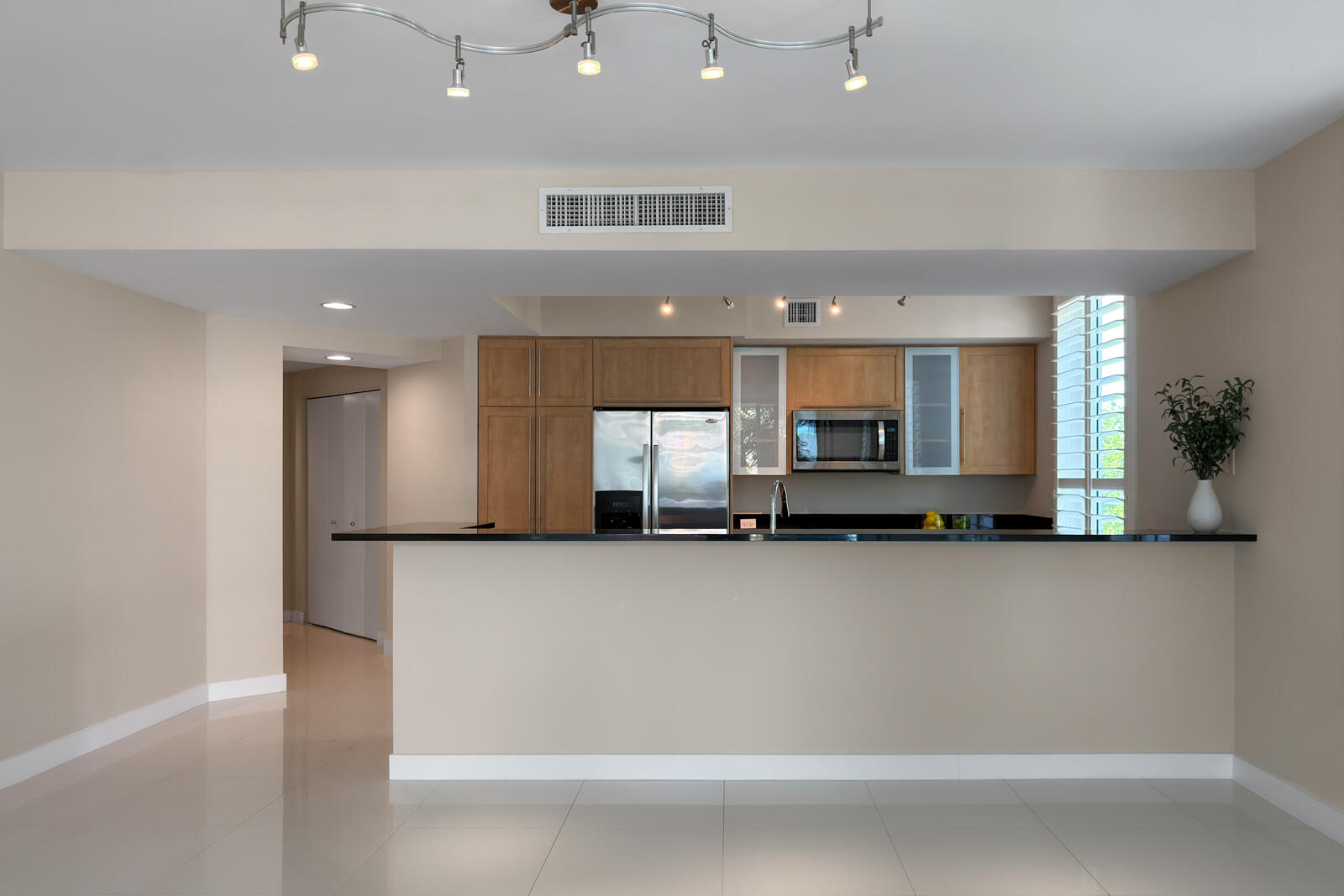 2831 N Ocean Boulevard 303n Property Photo 9