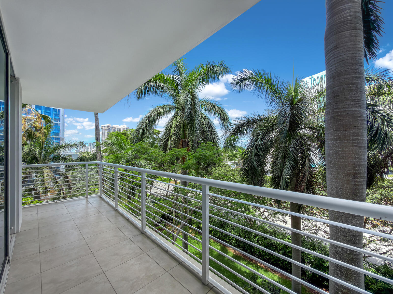 2831 N Ocean Boulevard 303n Property Photo 11