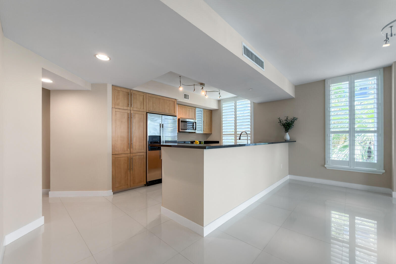 2831 N Ocean Boulevard 303n Property Photo 12
