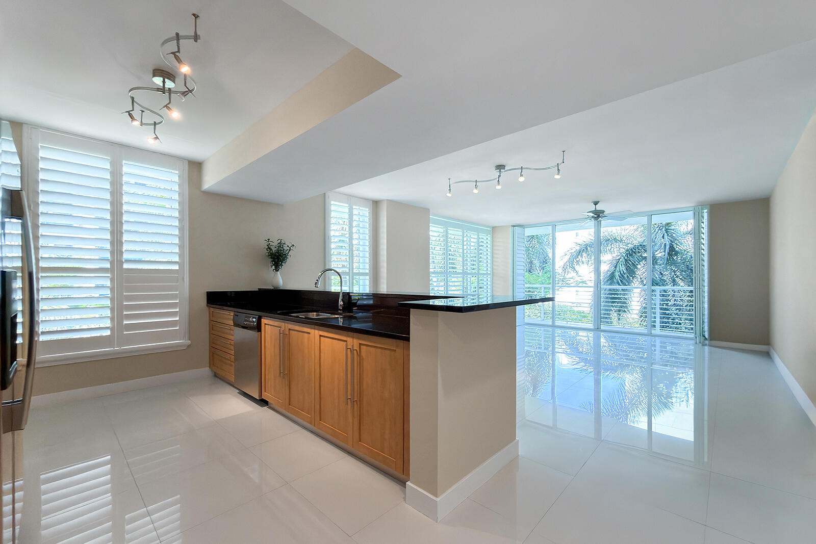 2831 N Ocean Boulevard 303n Property Photo 14