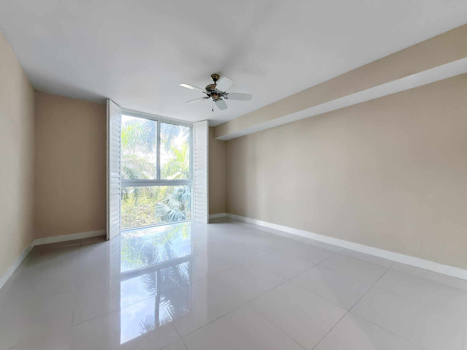 2831 N Ocean Boulevard 303n Property Photo 16