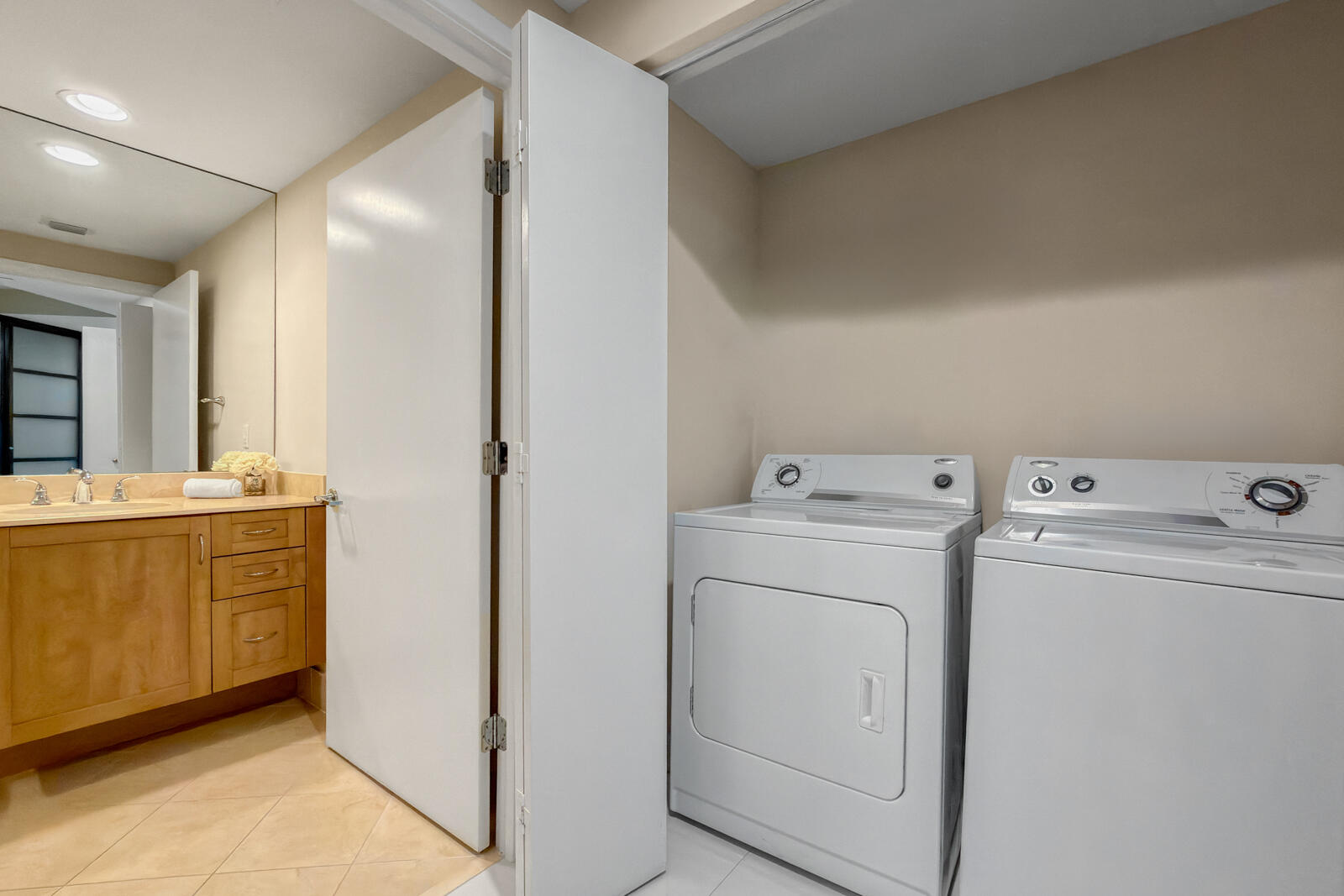 2831 N Ocean Boulevard 303n Property Photo 24