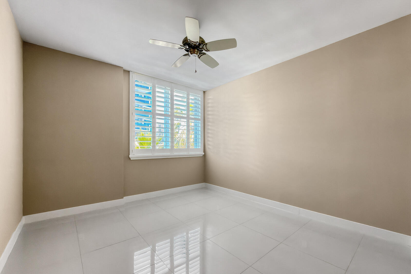 2831 N Ocean Boulevard 303n Property Photo 27