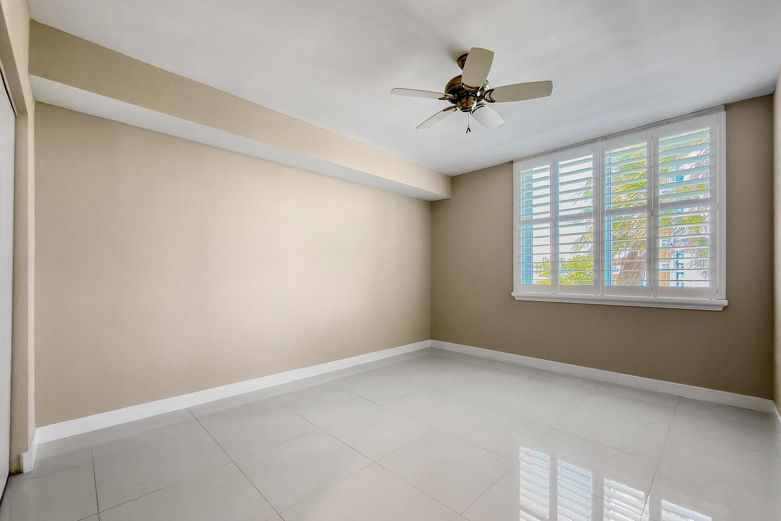 2831 N Ocean Boulevard 303n Property Photo 30