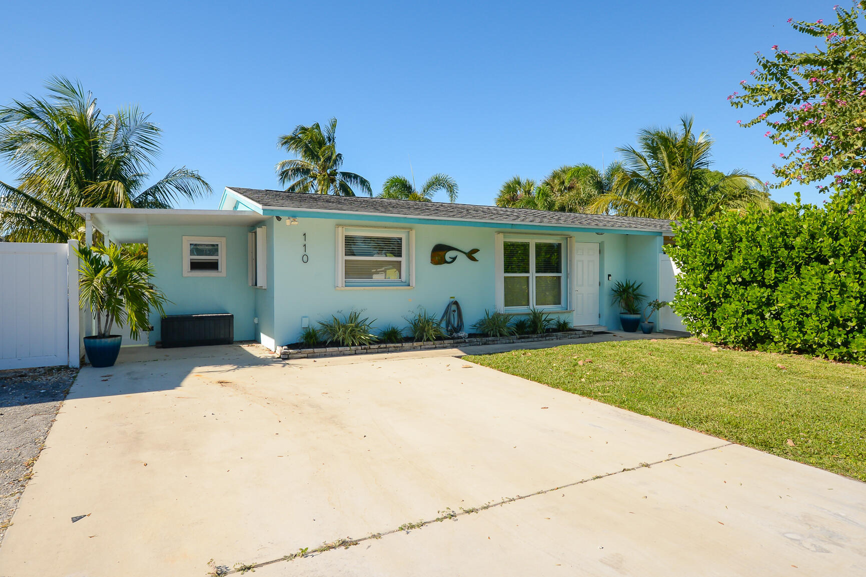 110 SW Hideaway Place Property Photo 1