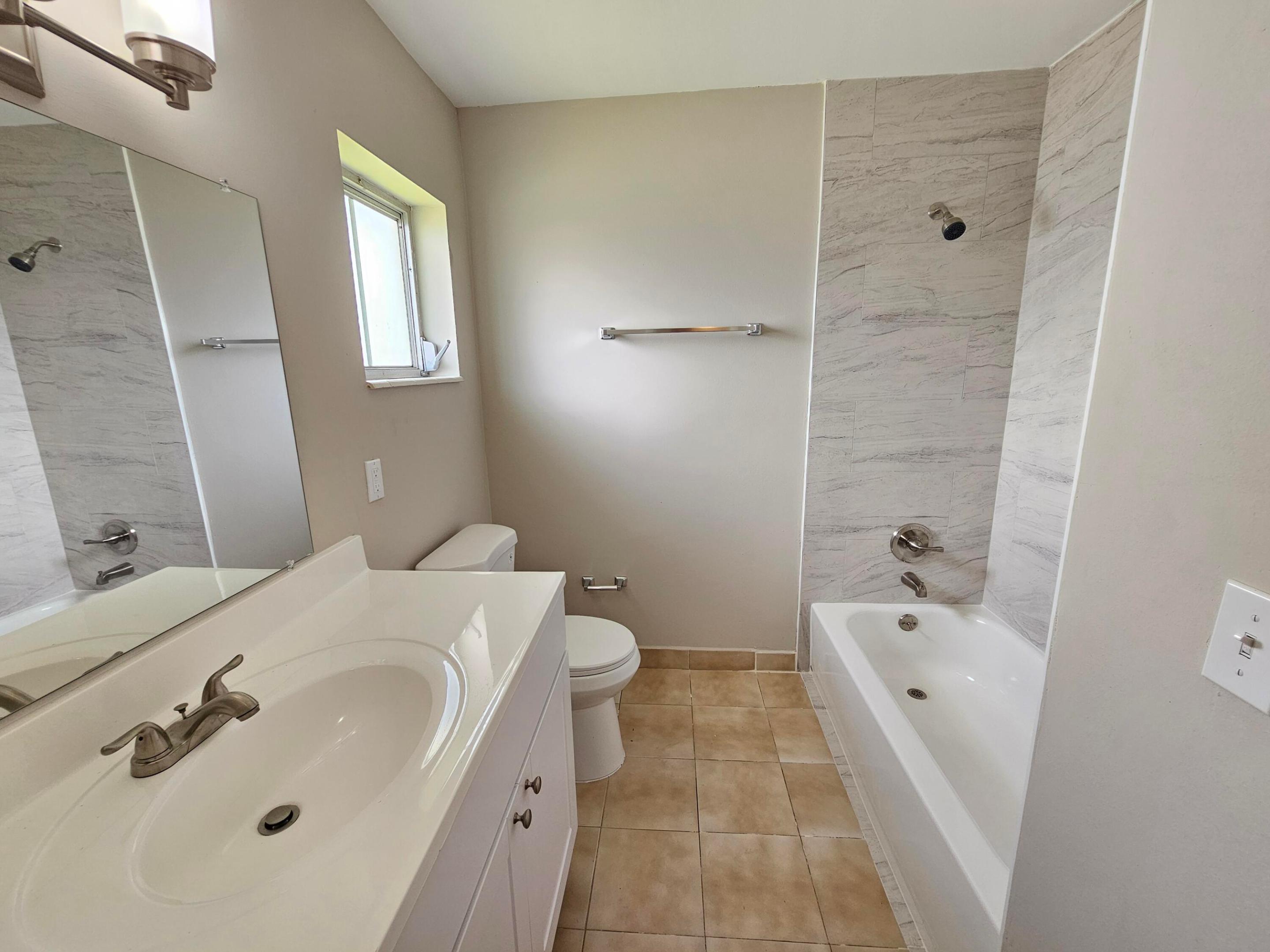2966 Ashley Drive E F Property Photo 14