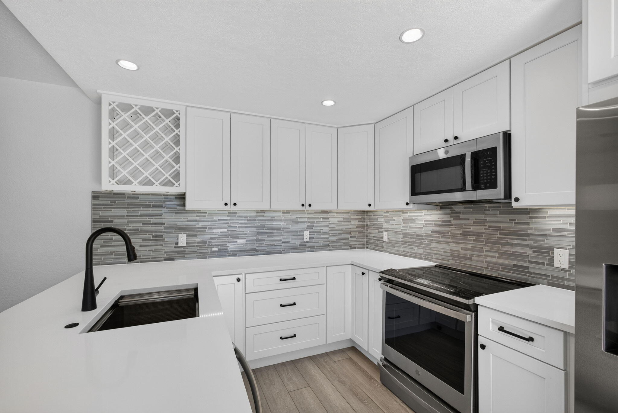 2101 21st Way Property Photo 1