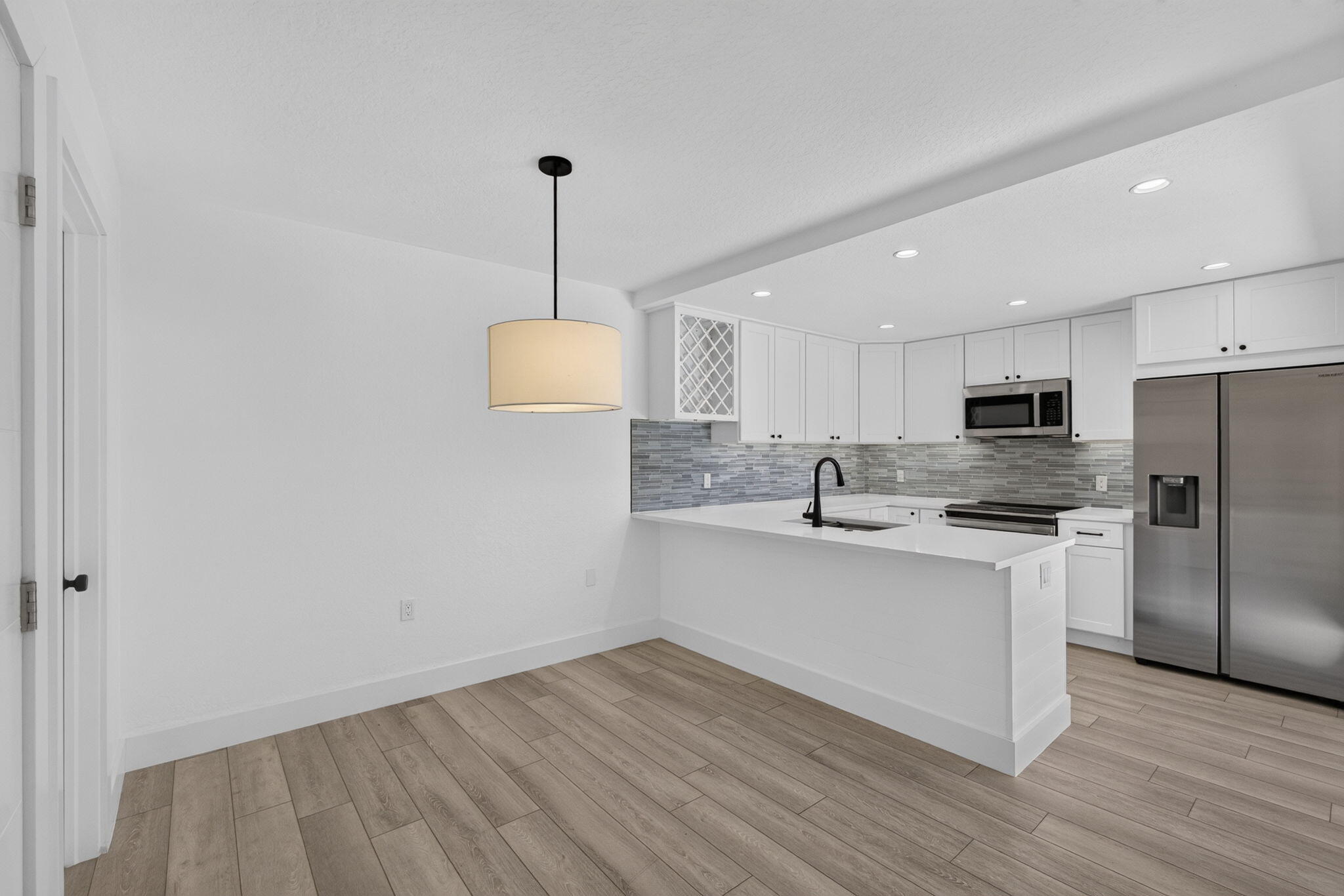2101 21st Way Property Photo 3
