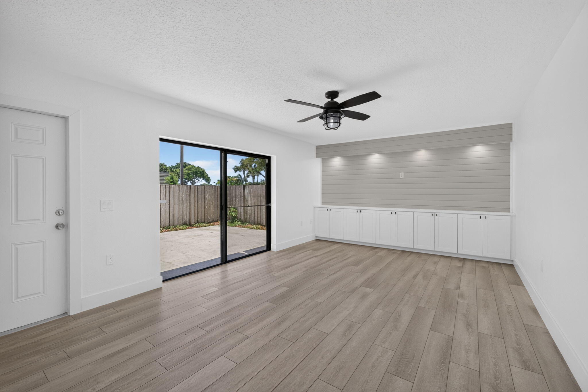 2101 21st Way Property Photo 4