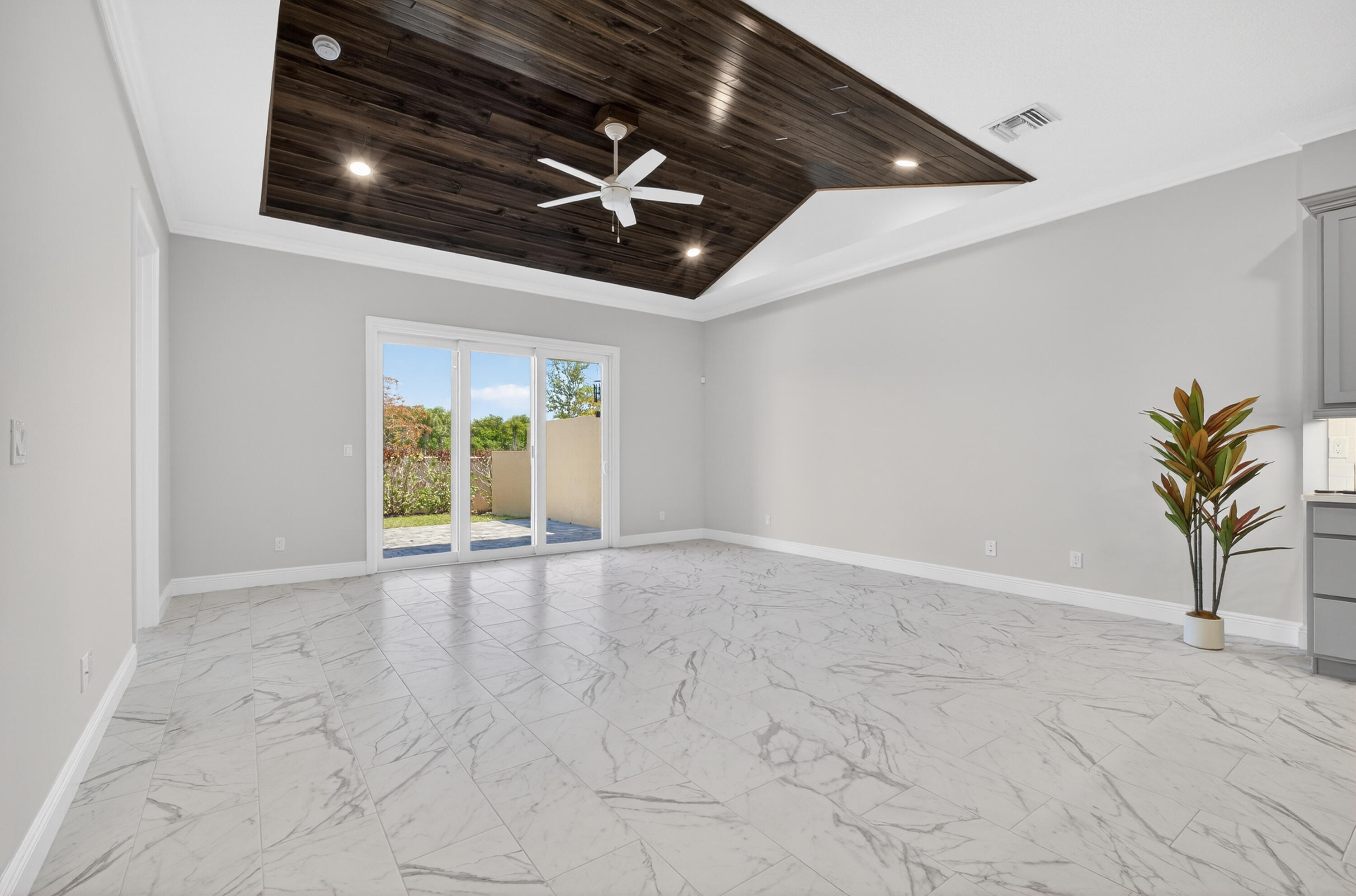 1805 Bridgepointe Circle 2 Property Photo 8