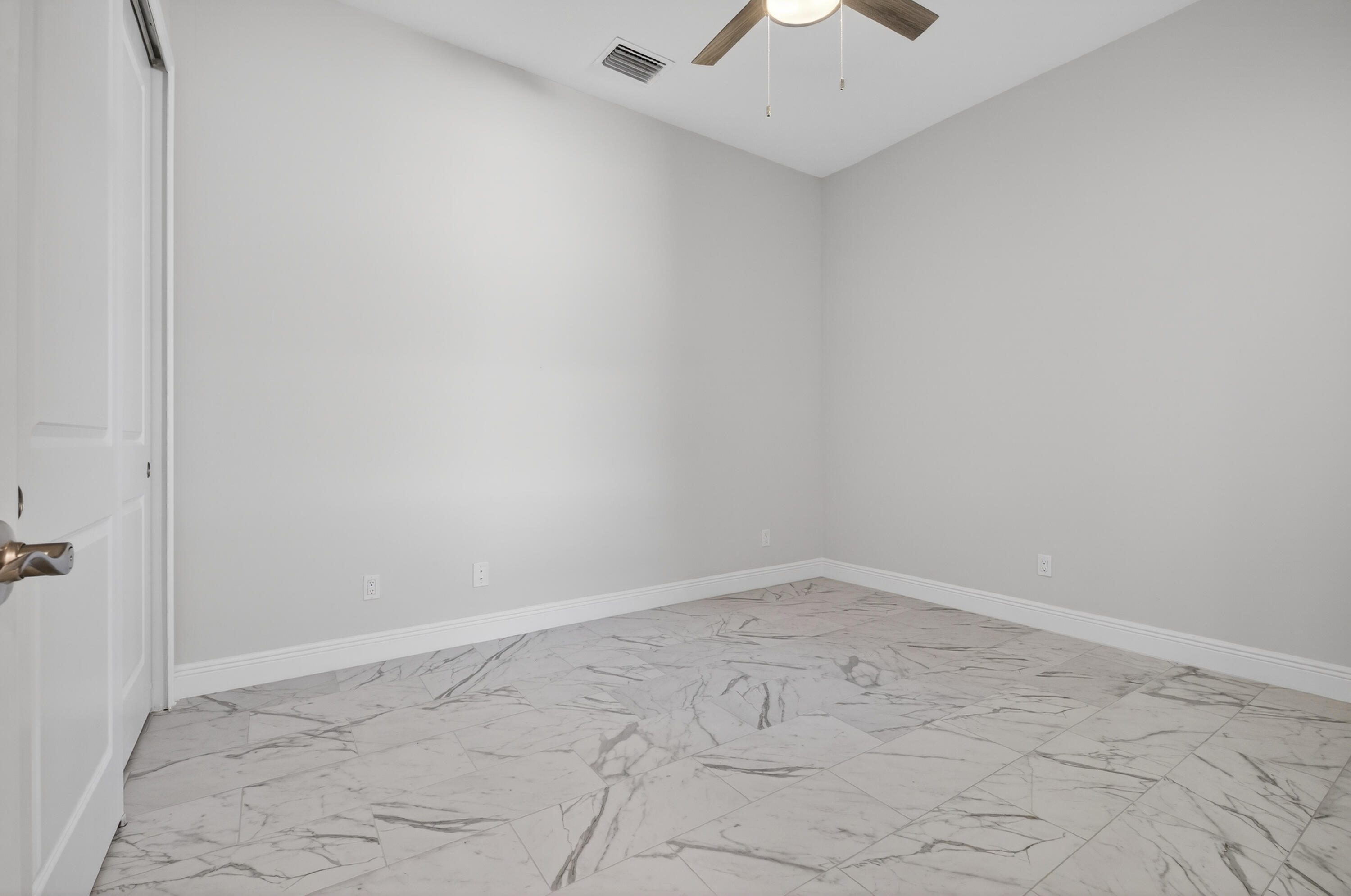 1805 Bridgepointe Circle 2 Property Photo 16