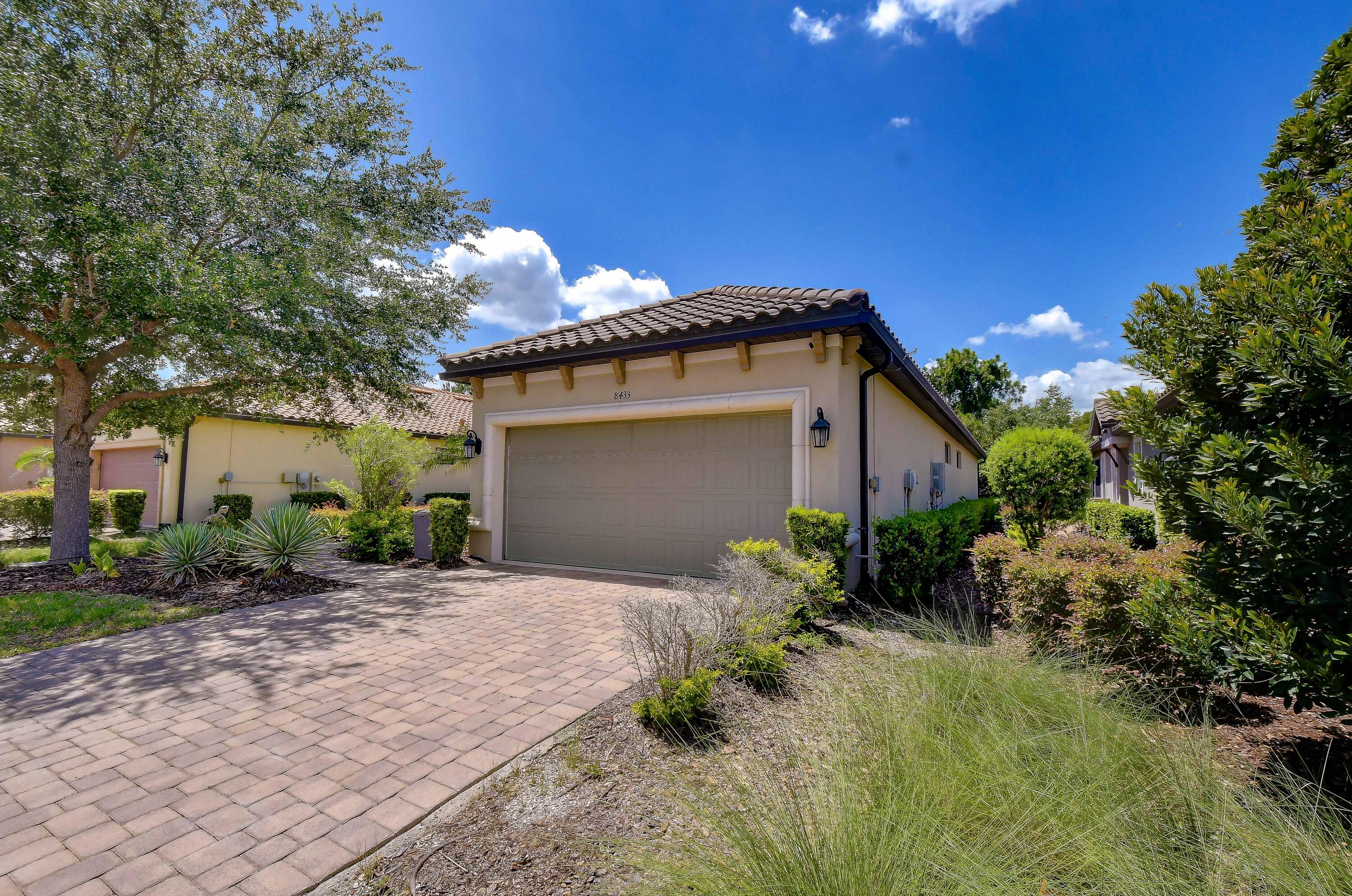 8433 Alberata Vista Drive Property Photo 6