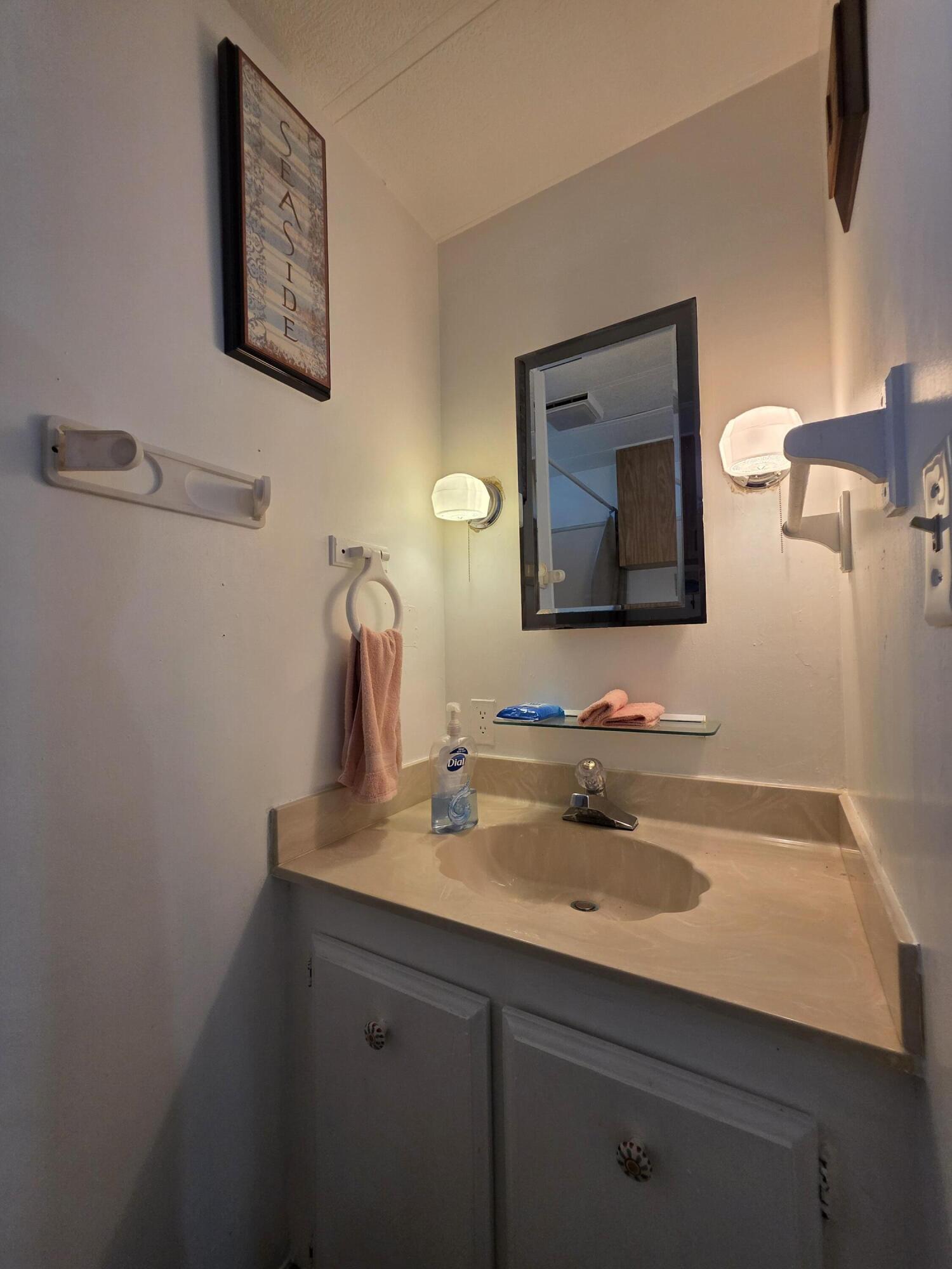 37 Los Lagos Road Property Photo 10