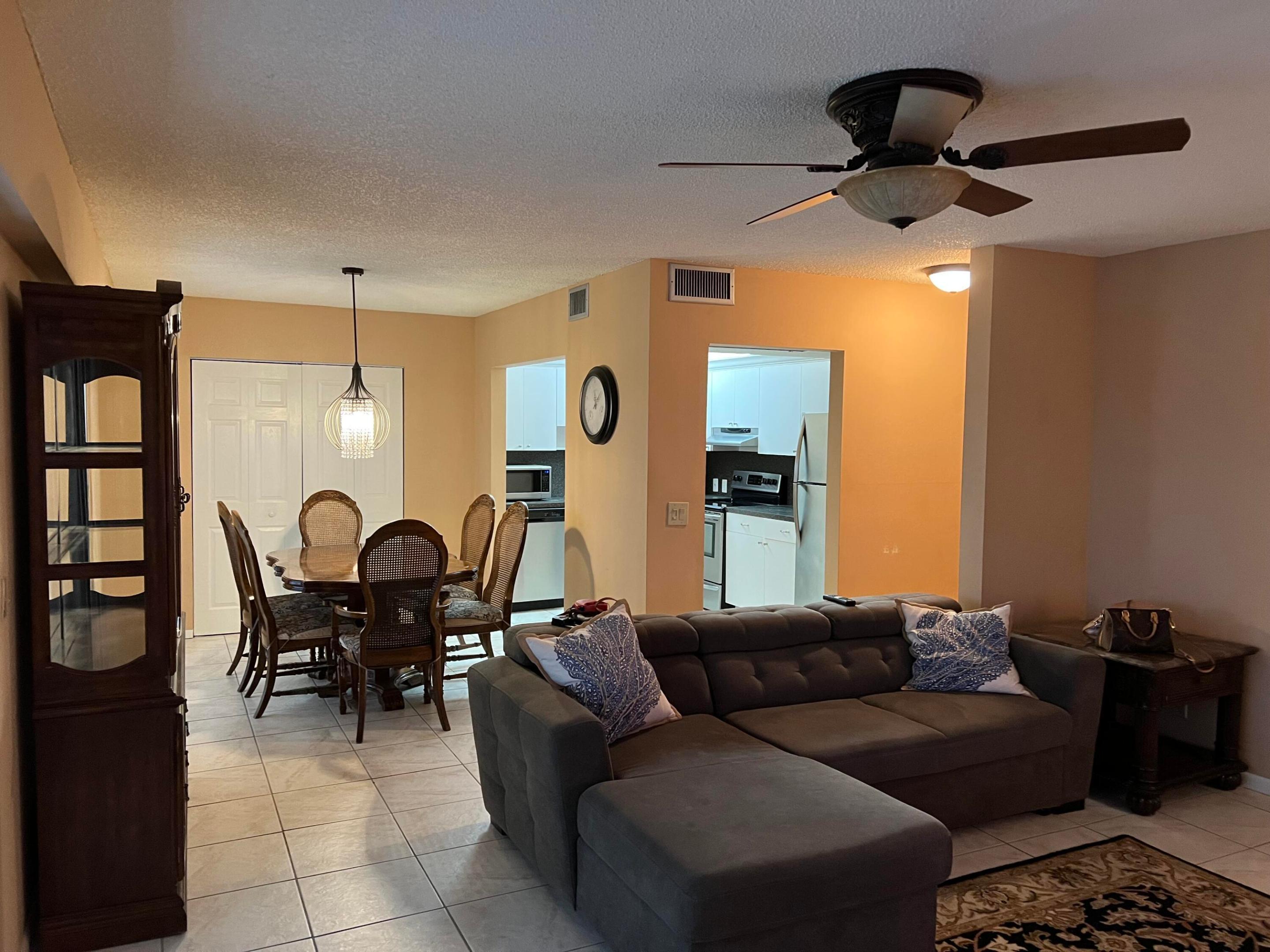 203 Suffolk E Property Photo 1