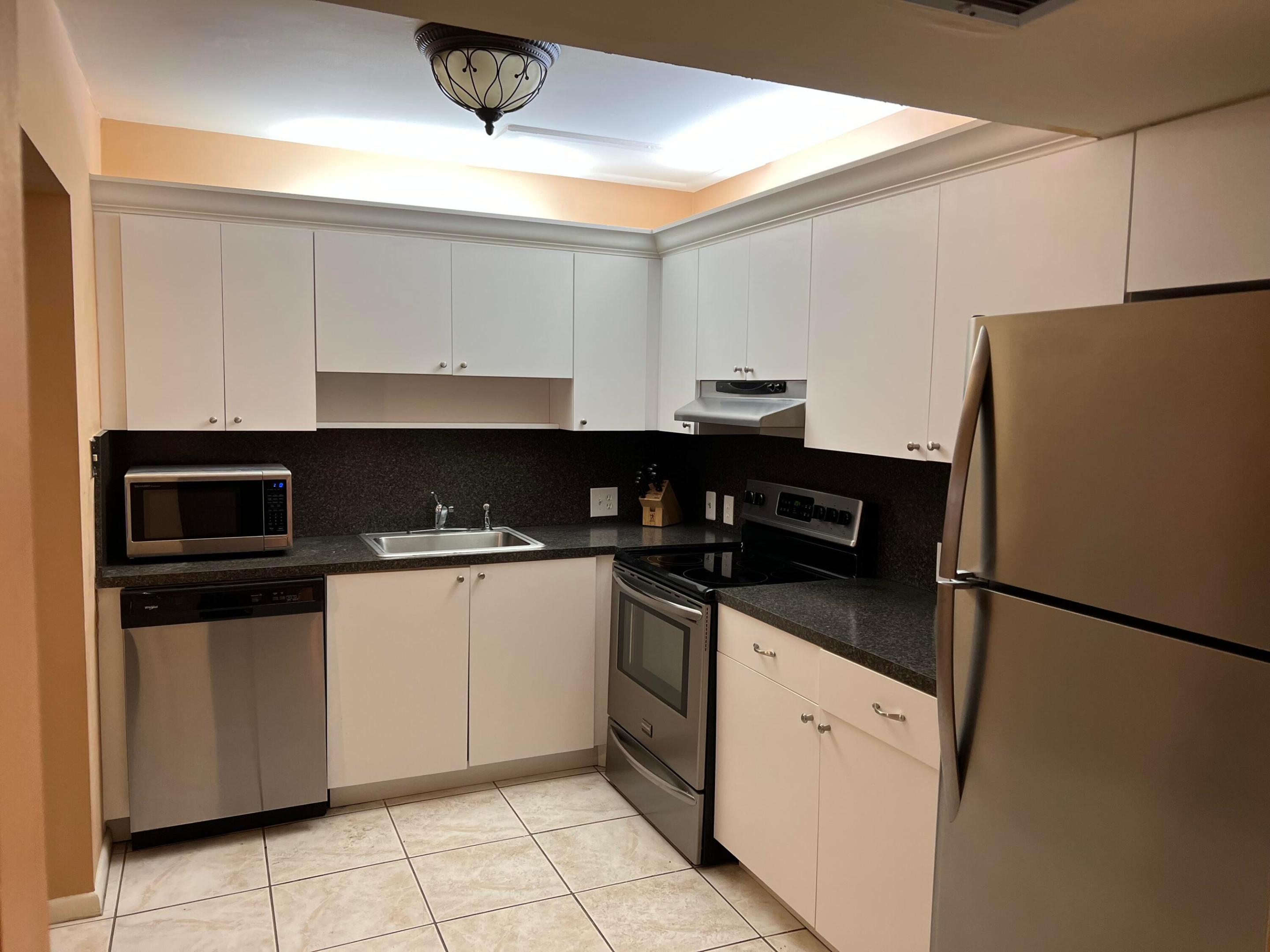 203 Suffolk E Property Photo 2