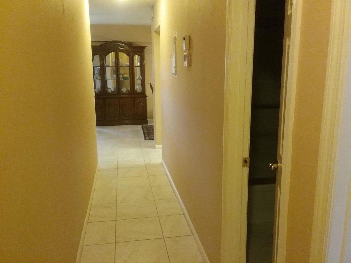 203 Suffolk E Property Photo 5