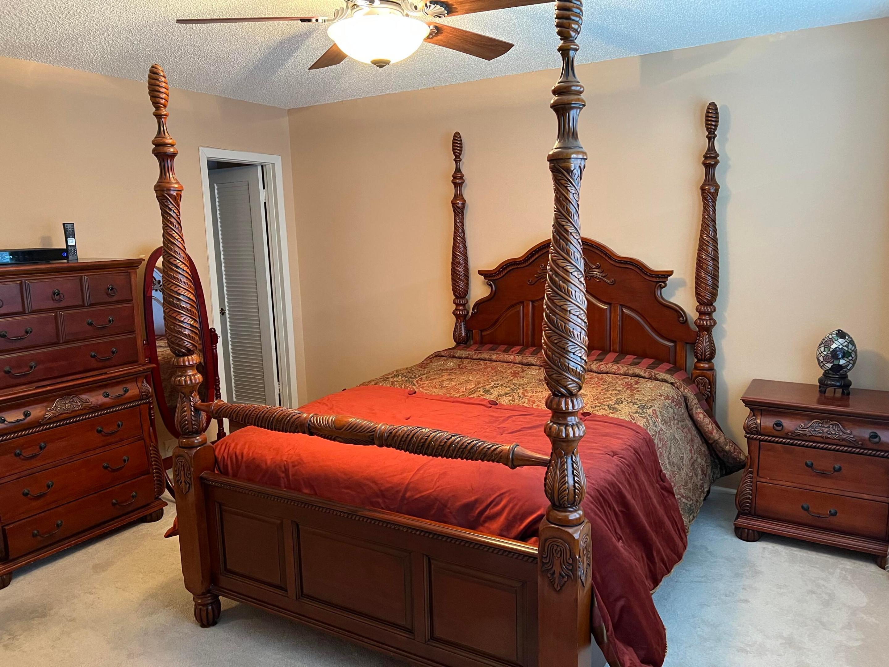 203 Suffolk E Property Photo 6