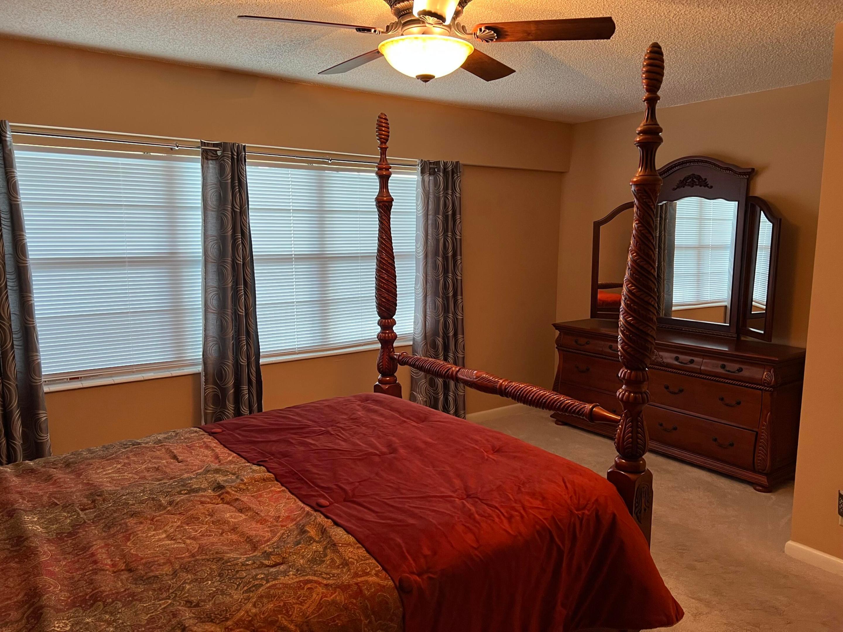 203 Suffolk E Property Photo 7