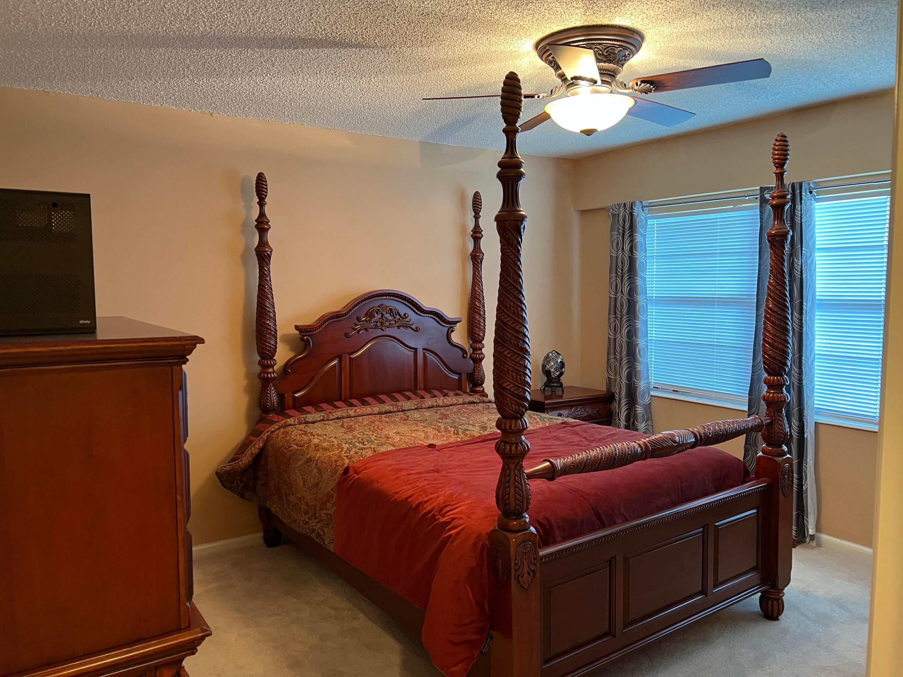203 Suffolk E Property Photo 8