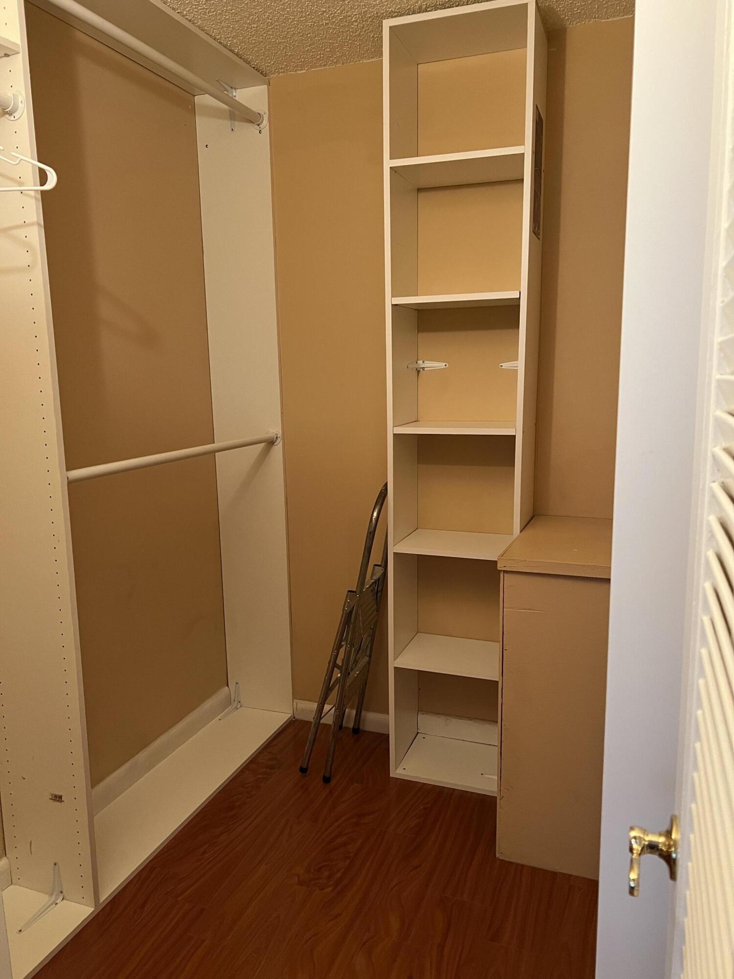 203 Suffolk E Property Photo 9