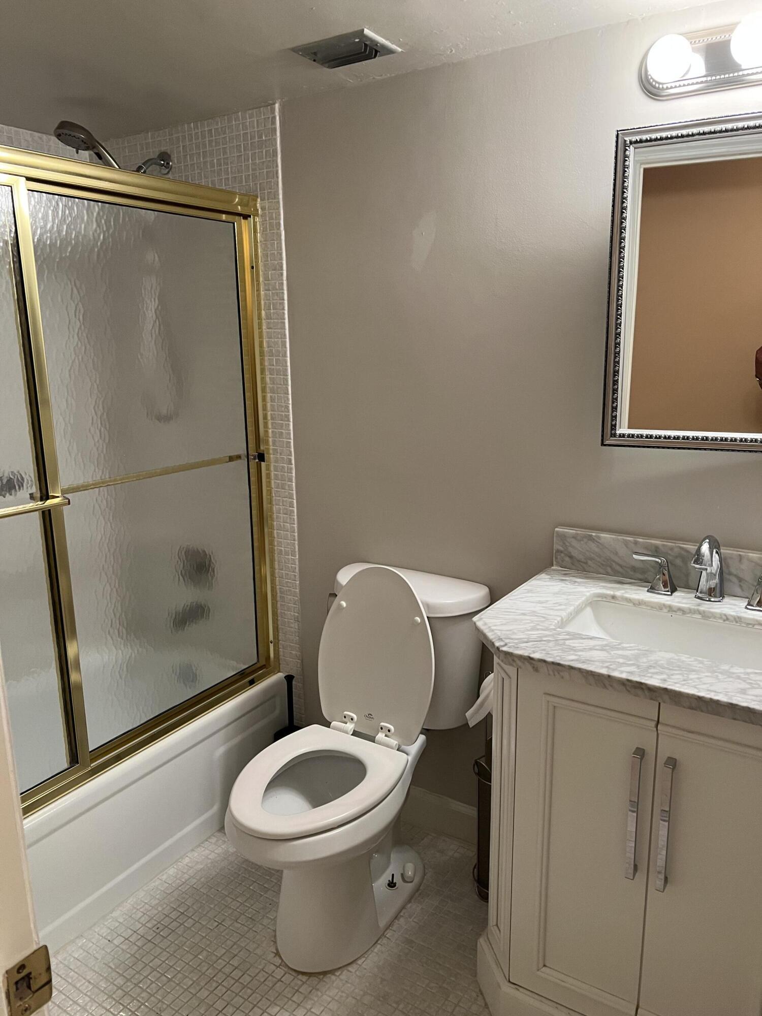 203 Suffolk E Property Photo 10