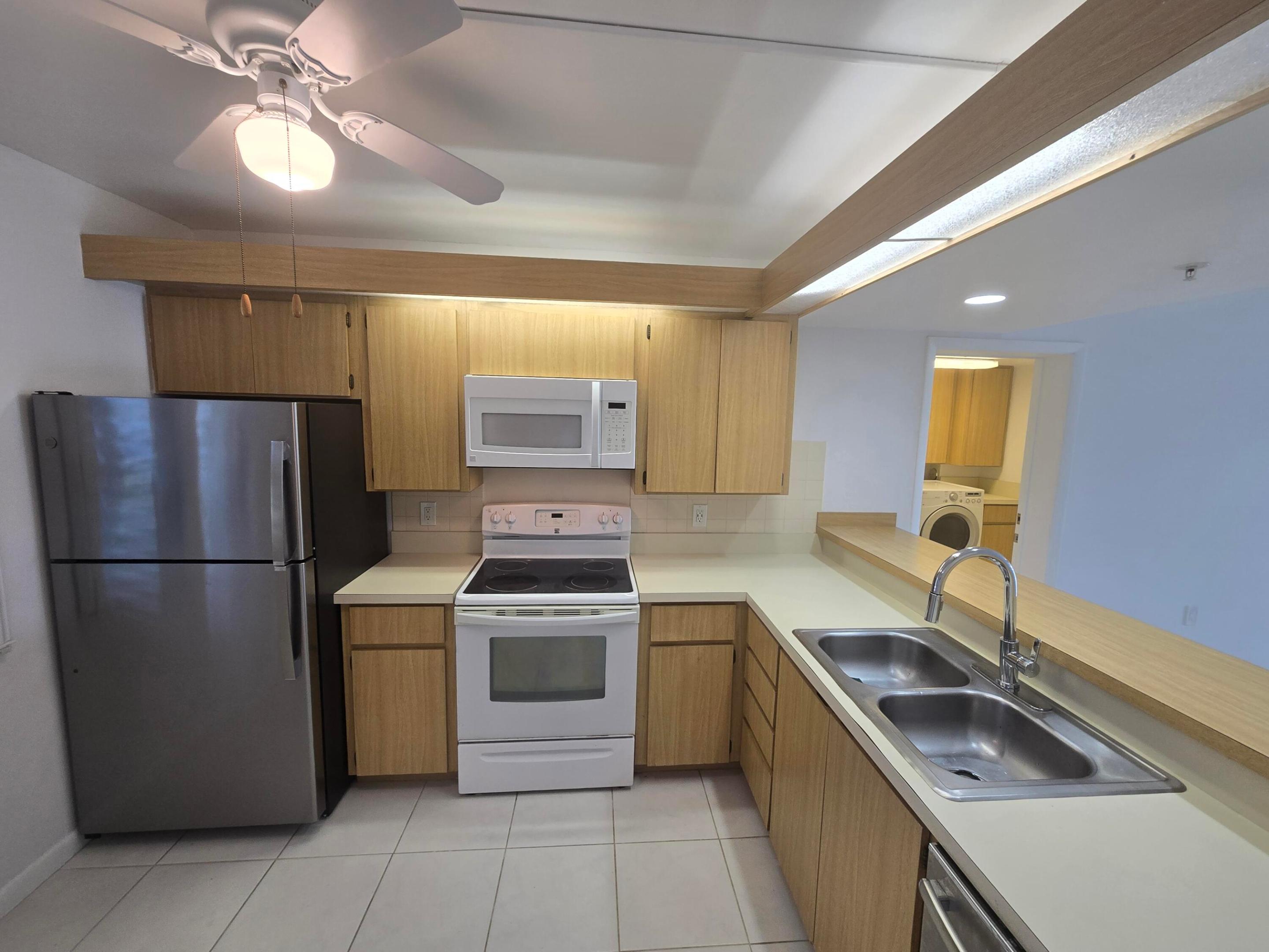901 Seafarer Circle 104 Property Photo 3
