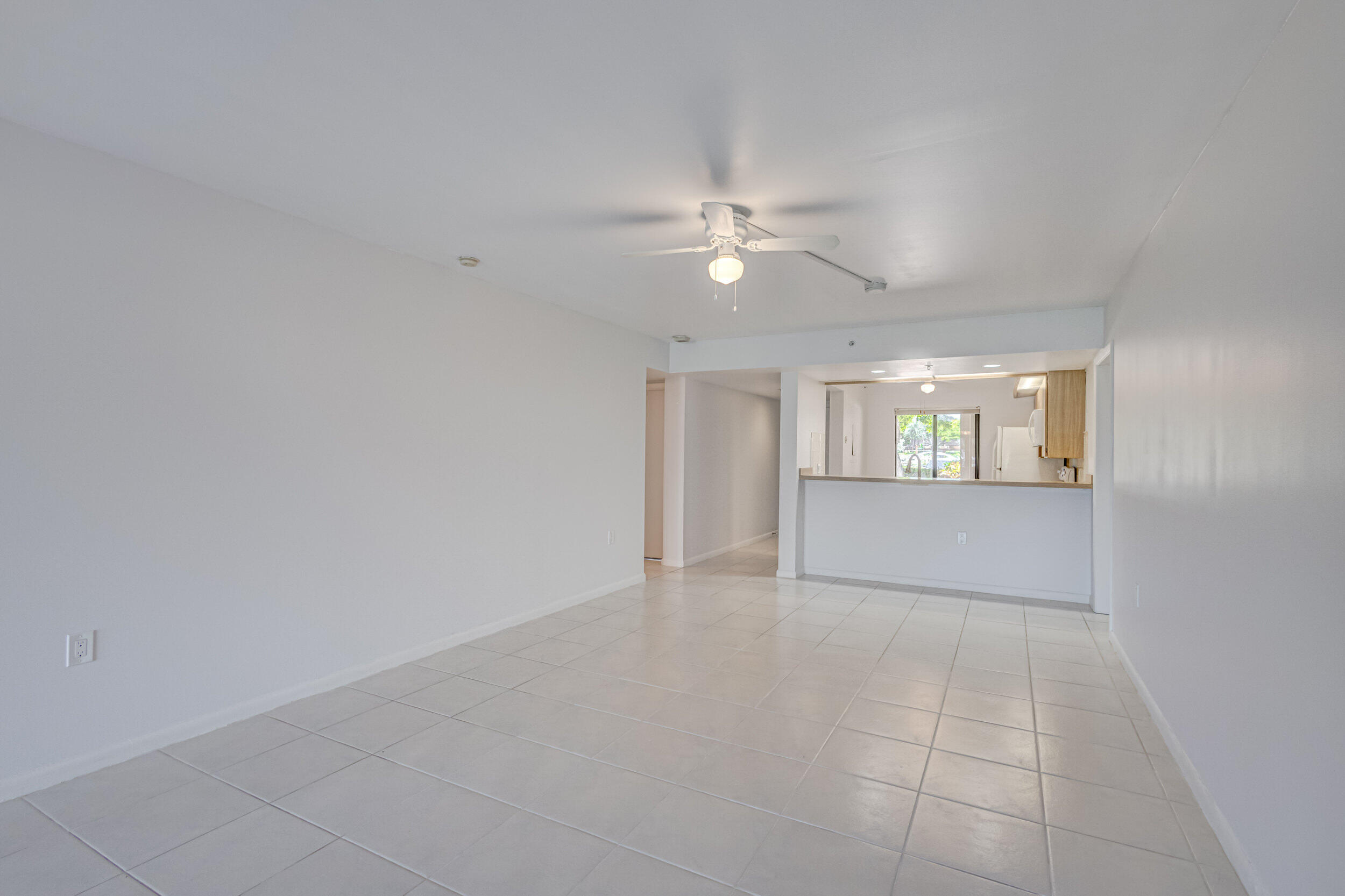 901 Seafarer Circle 104 Property Photo 6