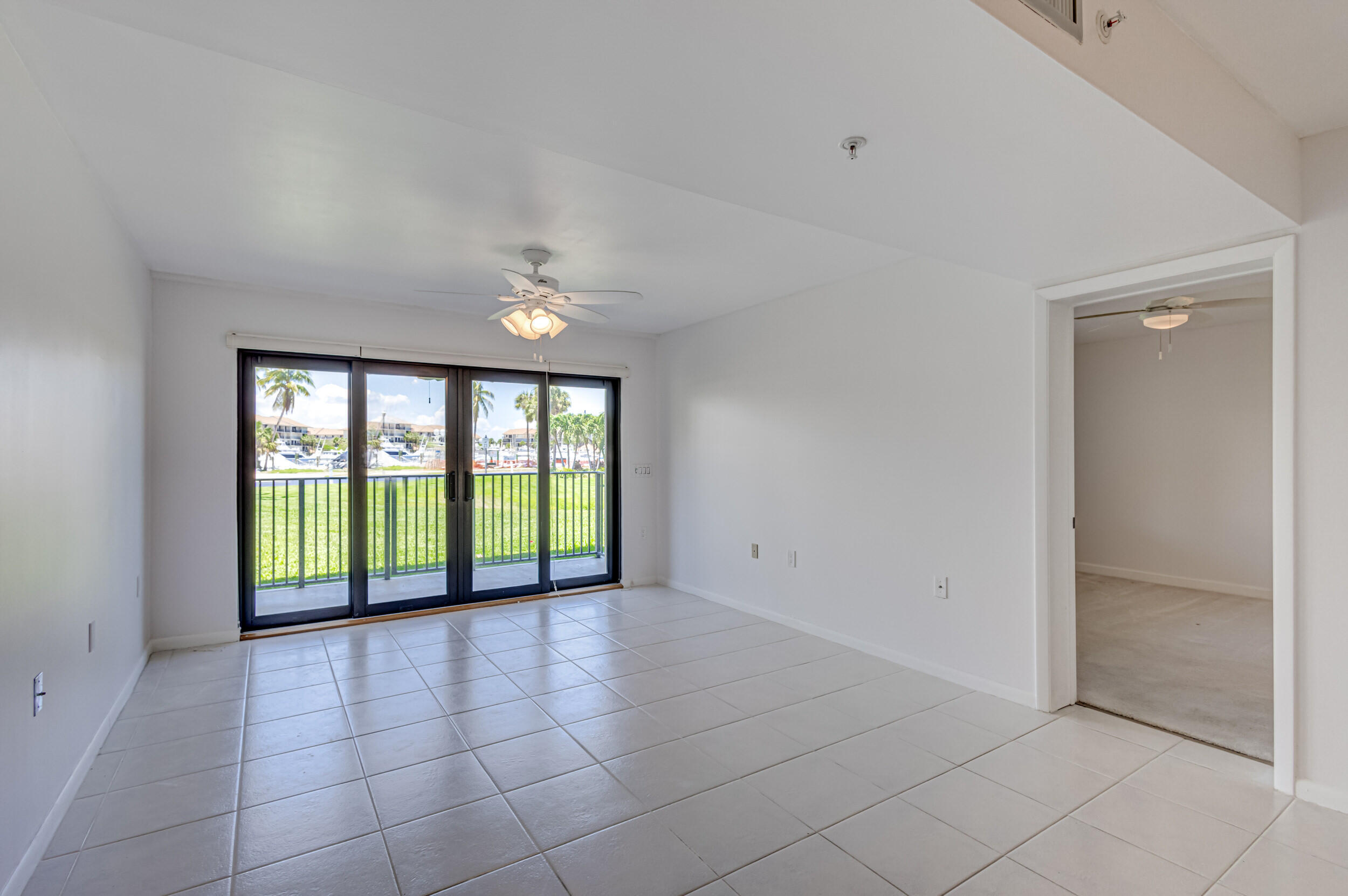901 Seafarer Circle 104 Property Photo 7