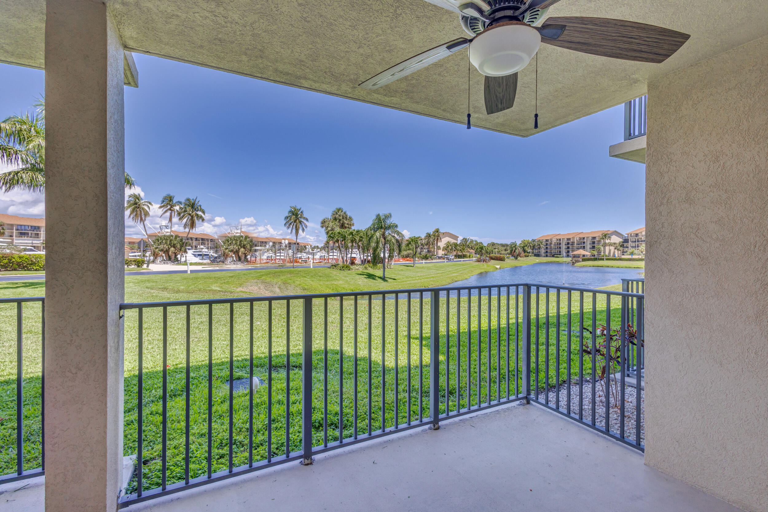 901 Seafarer Circle 104 Property Photo 10