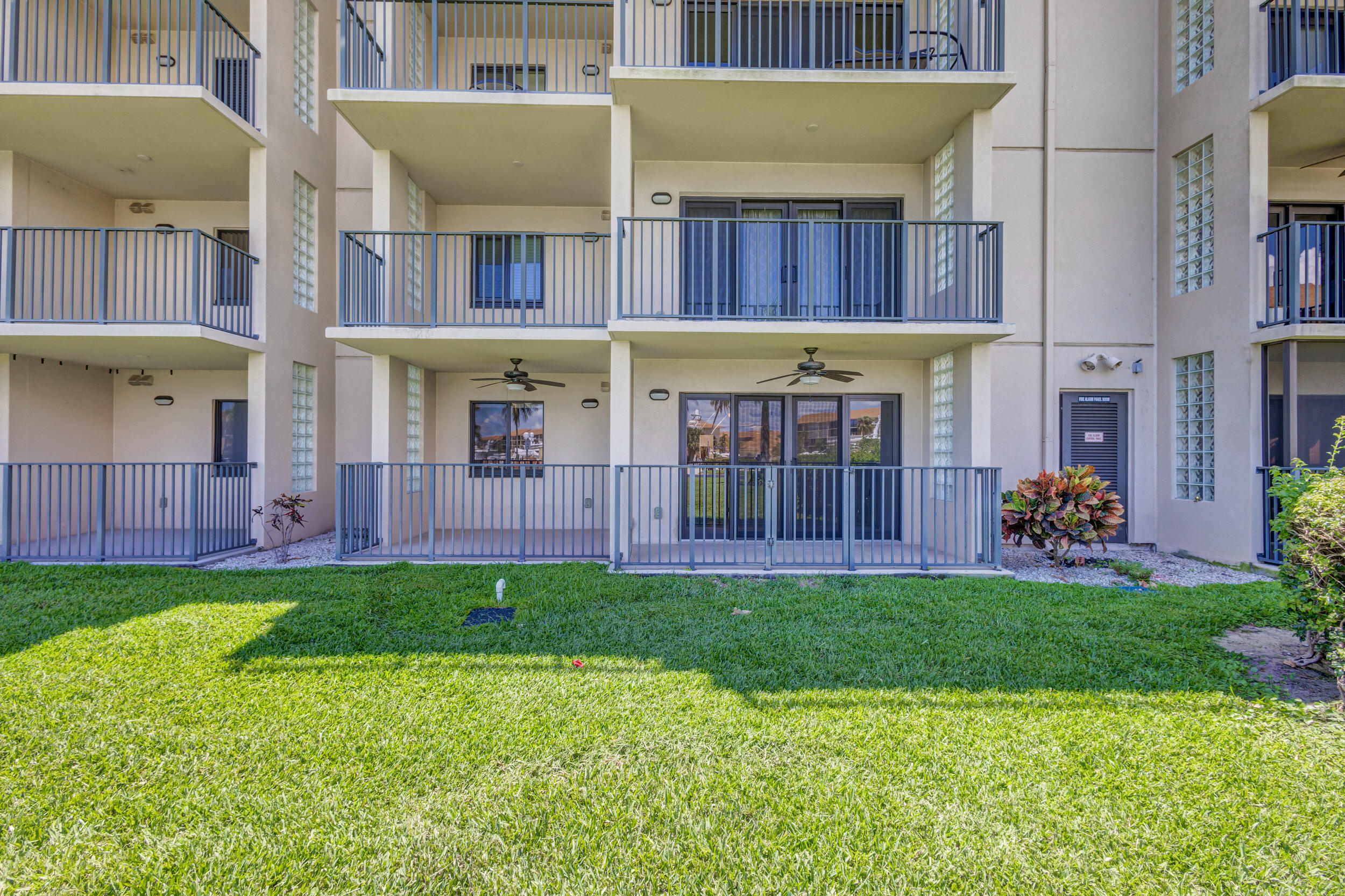 901 Seafarer Circle 104 Property Photo 11
