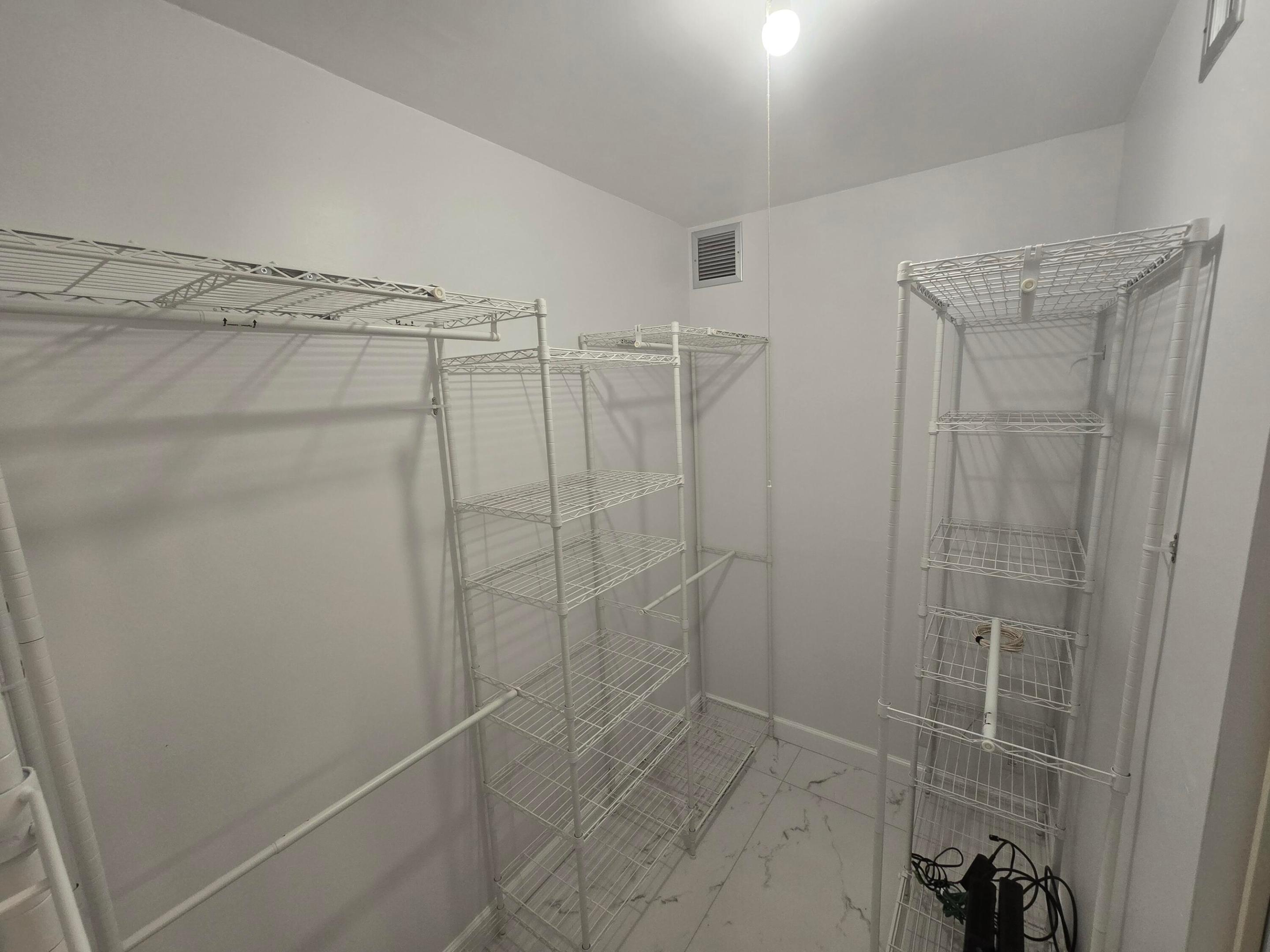 901 Seafarer Circle 104 Property Photo 15
