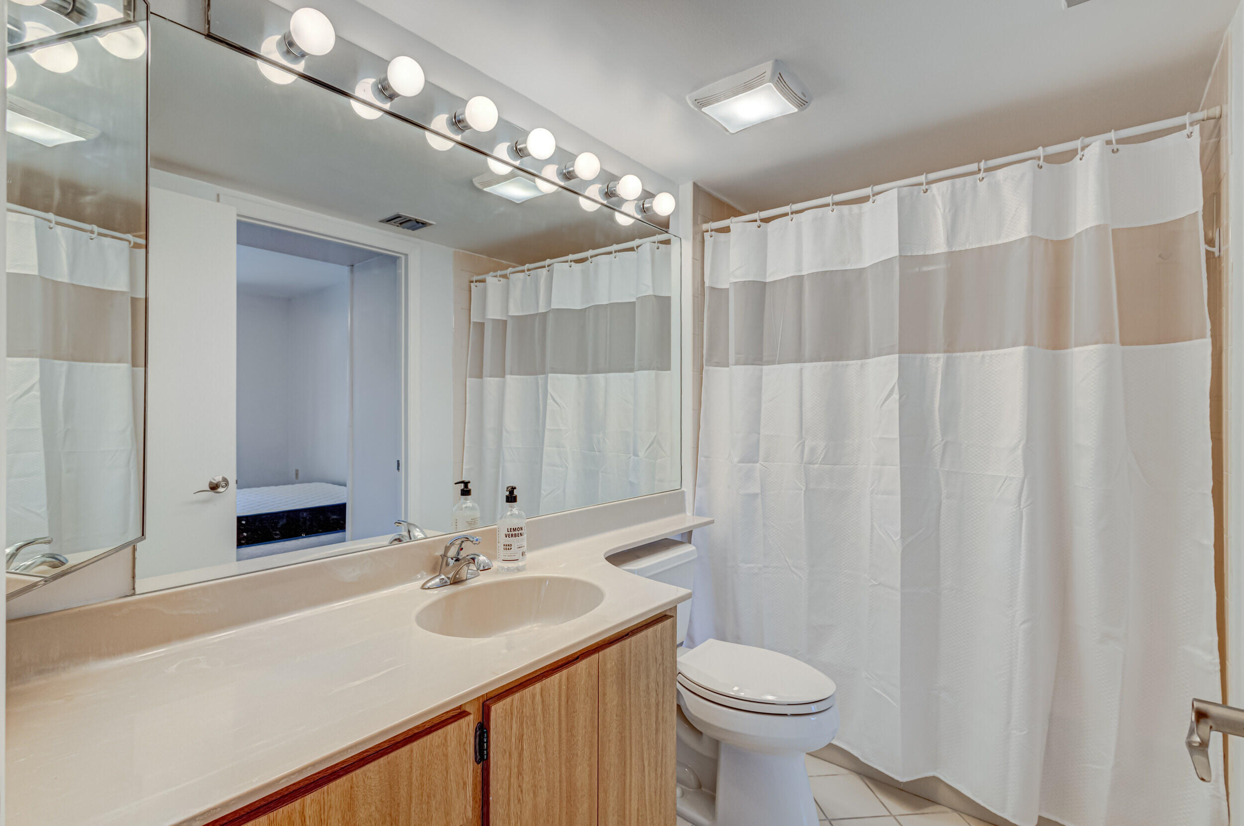 901 Seafarer Circle 104 Property Photo 16