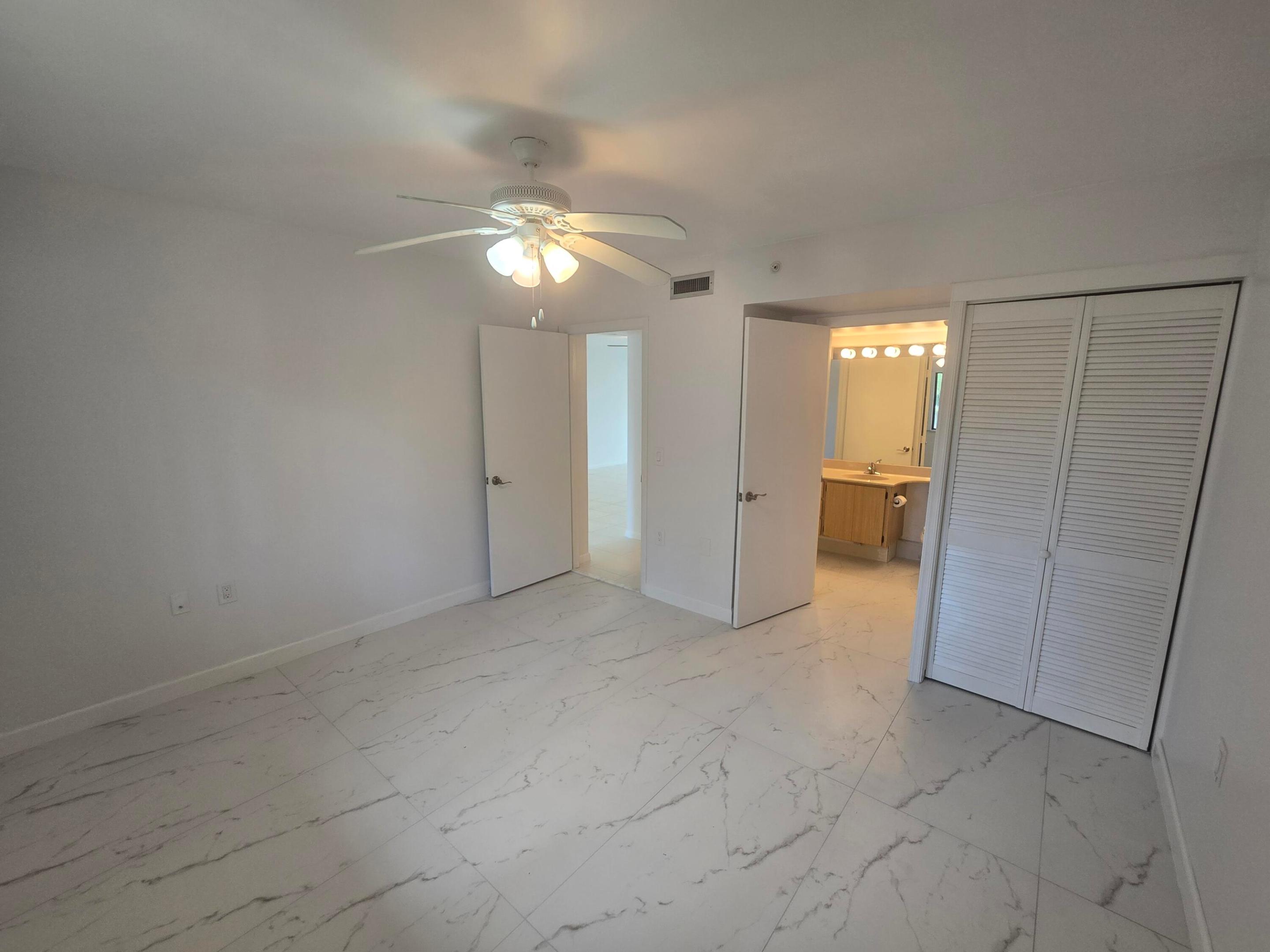 901 Seafarer Circle 104 Property Photo 17
