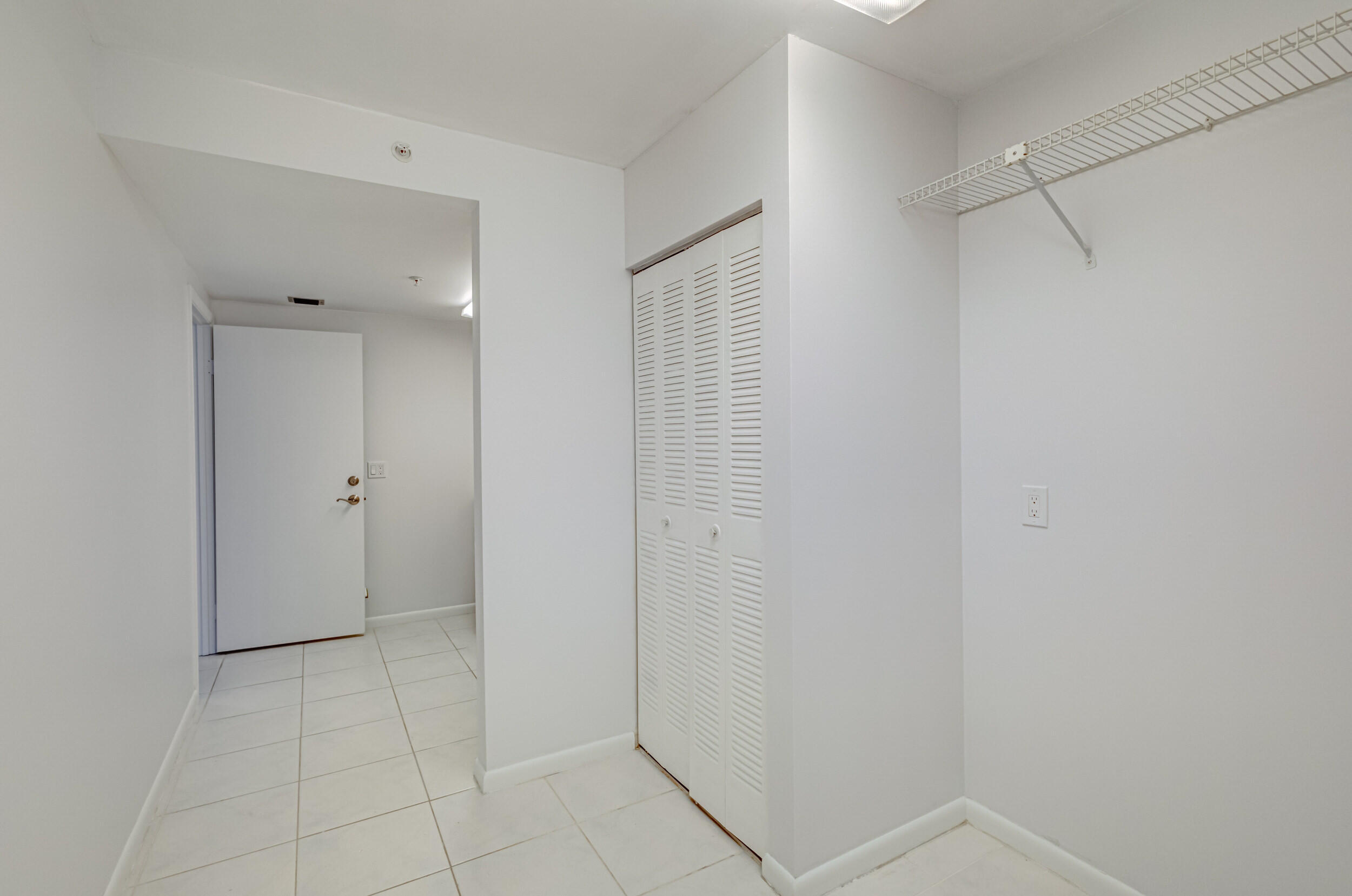901 Seafarer Circle 104 Property Photo 18