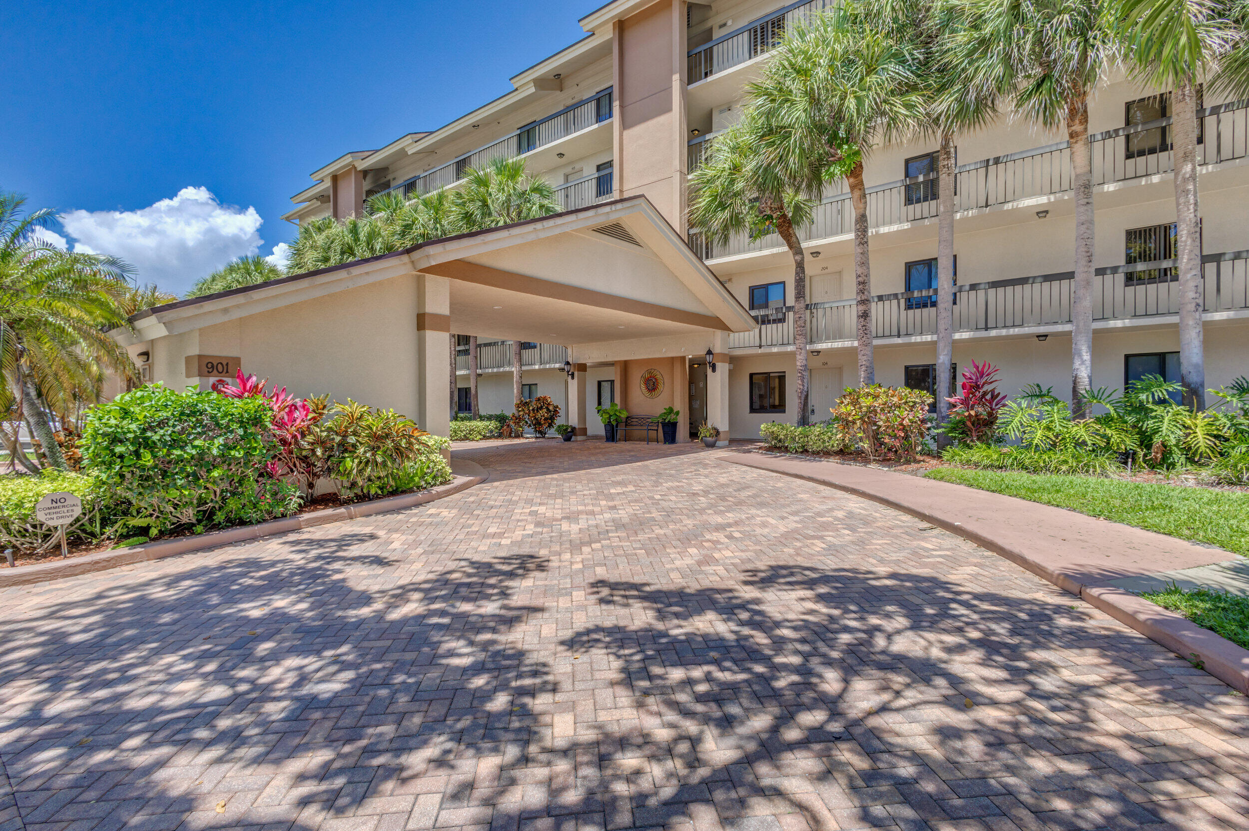 901 Seafarer Circle 104 Property Photo 21