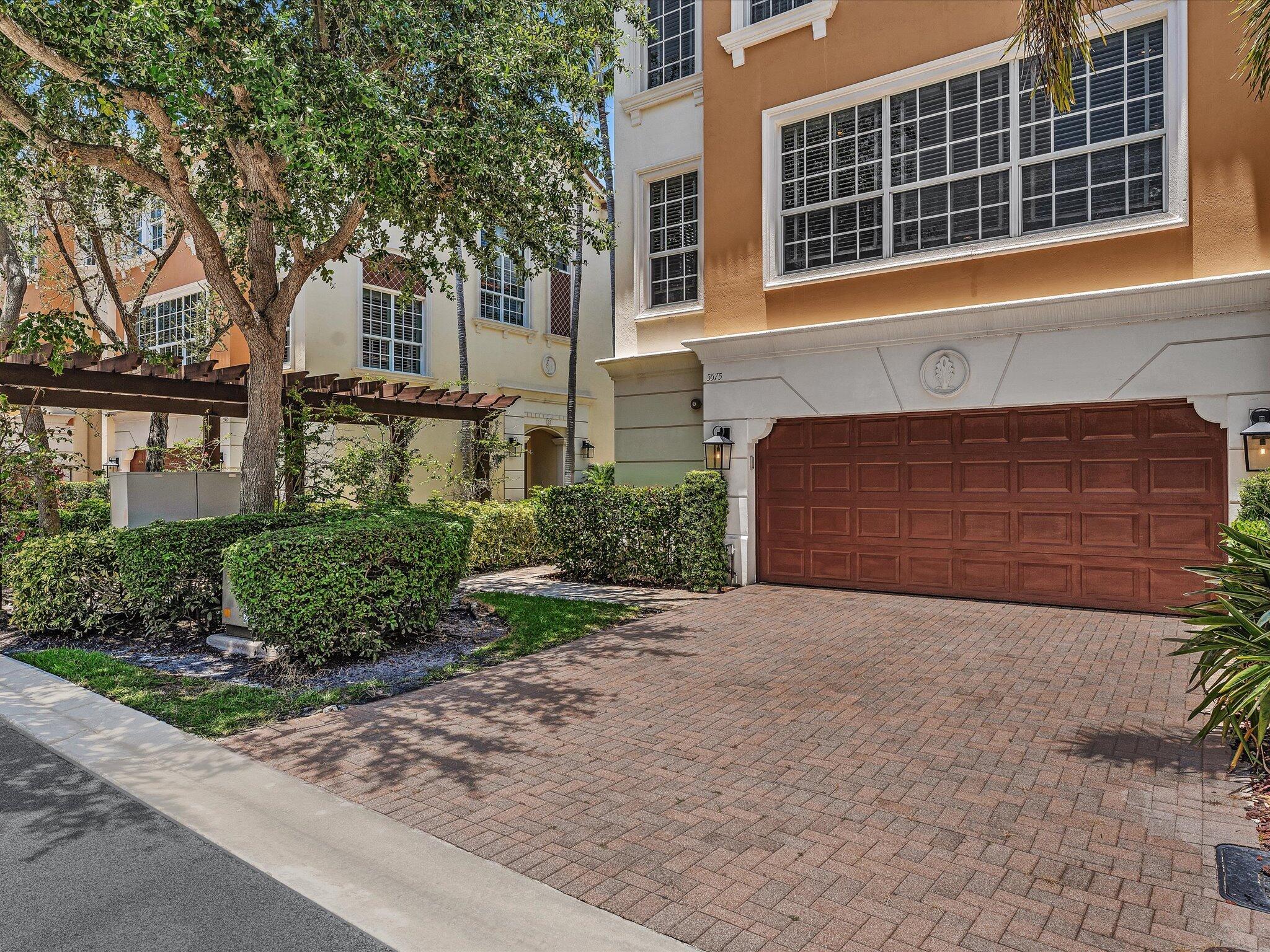 5575 Ne Trieste Way Property Photo 1