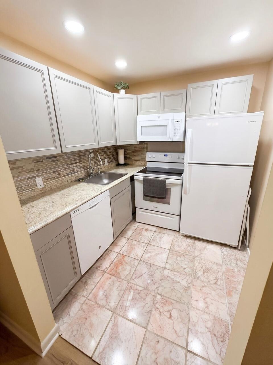 68 Brighton B Property Photo 12