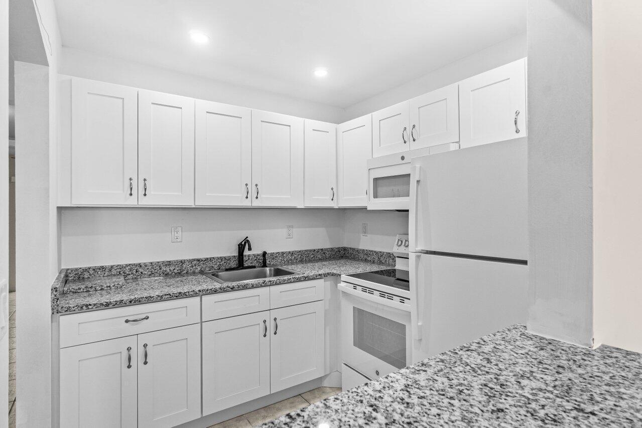 52 Kingswood C Property Photo 7