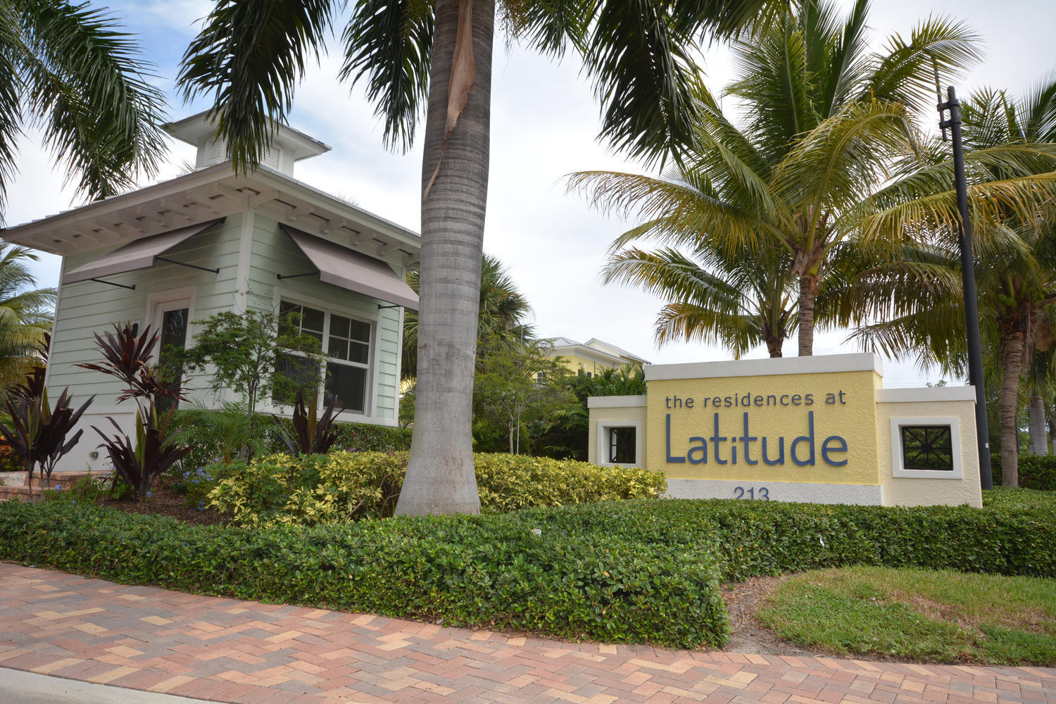 229 N Latitude Circle Property Photo 1