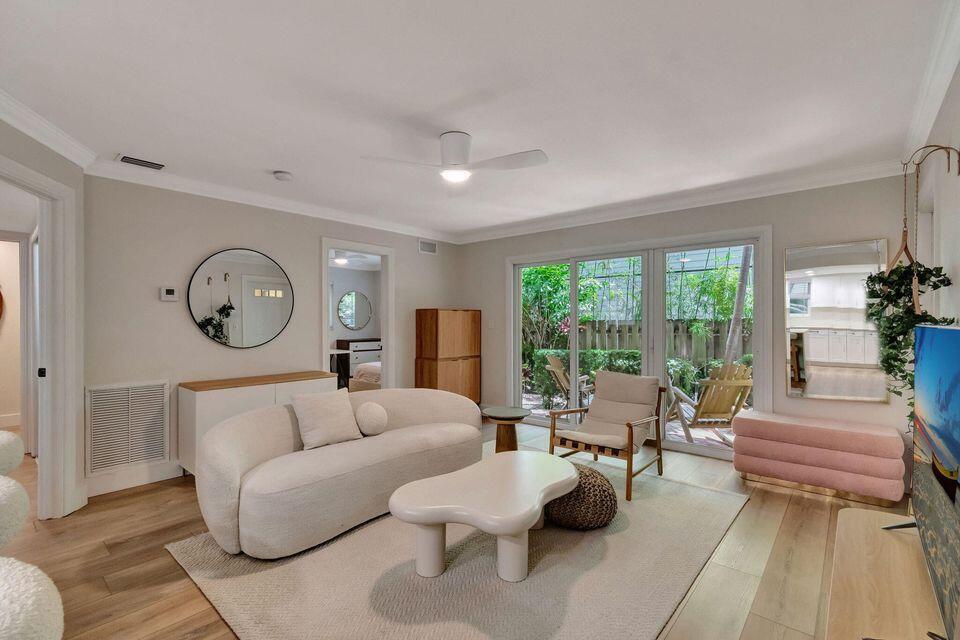 49 SE 7th Avenue 2 Property Photo 1