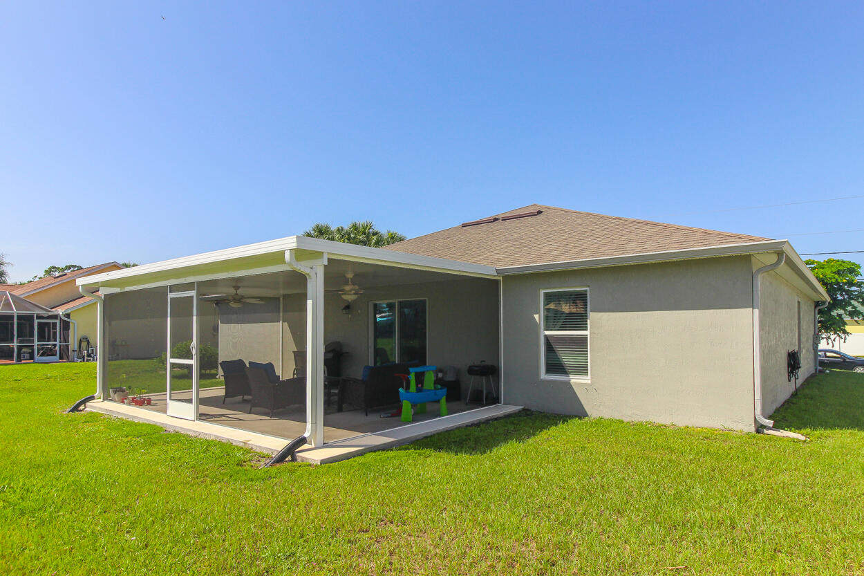 2033 Sw Leafy Road Property Photo 12
