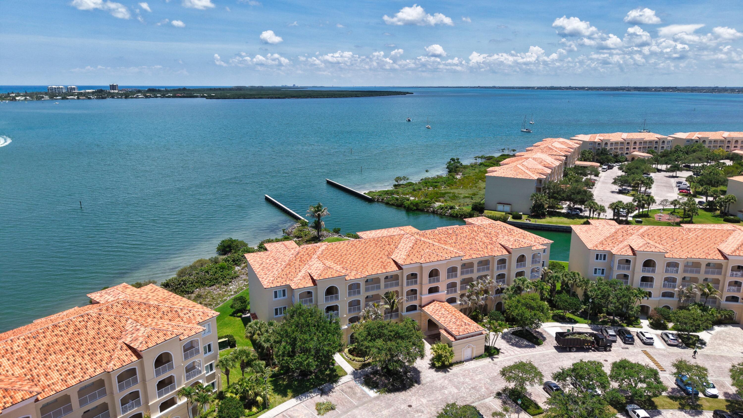 21 Harbour Isle Drive W Ph02 Property Photo 1