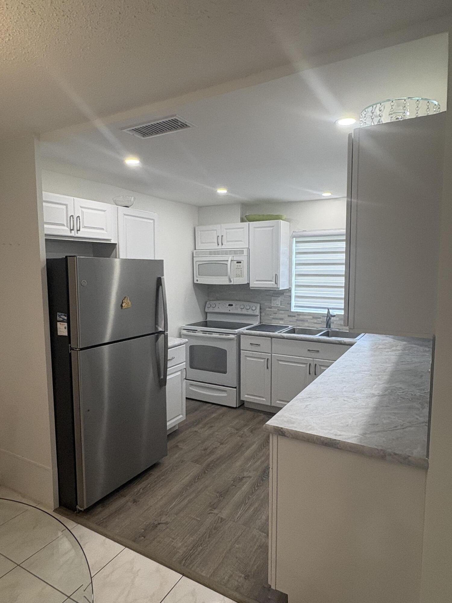 2522 Emory Drive E A Property Photo 2