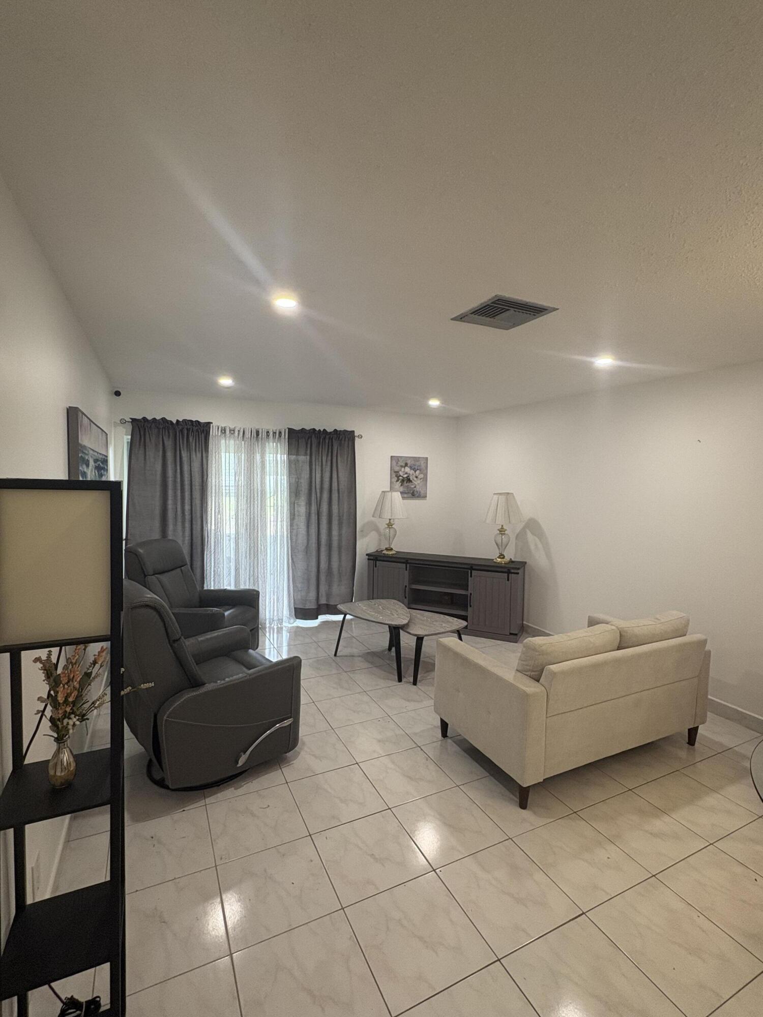 2522 Emory Drive E A Property Photo 4