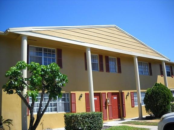 8028 SW 17th Place Property Photo 1