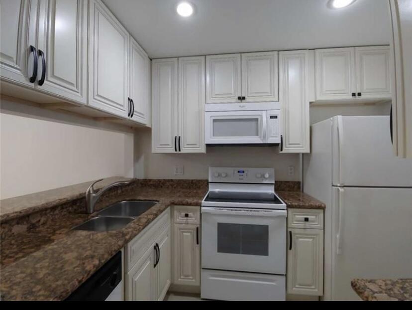 9903 Three Lakes Circle Property Photo 3