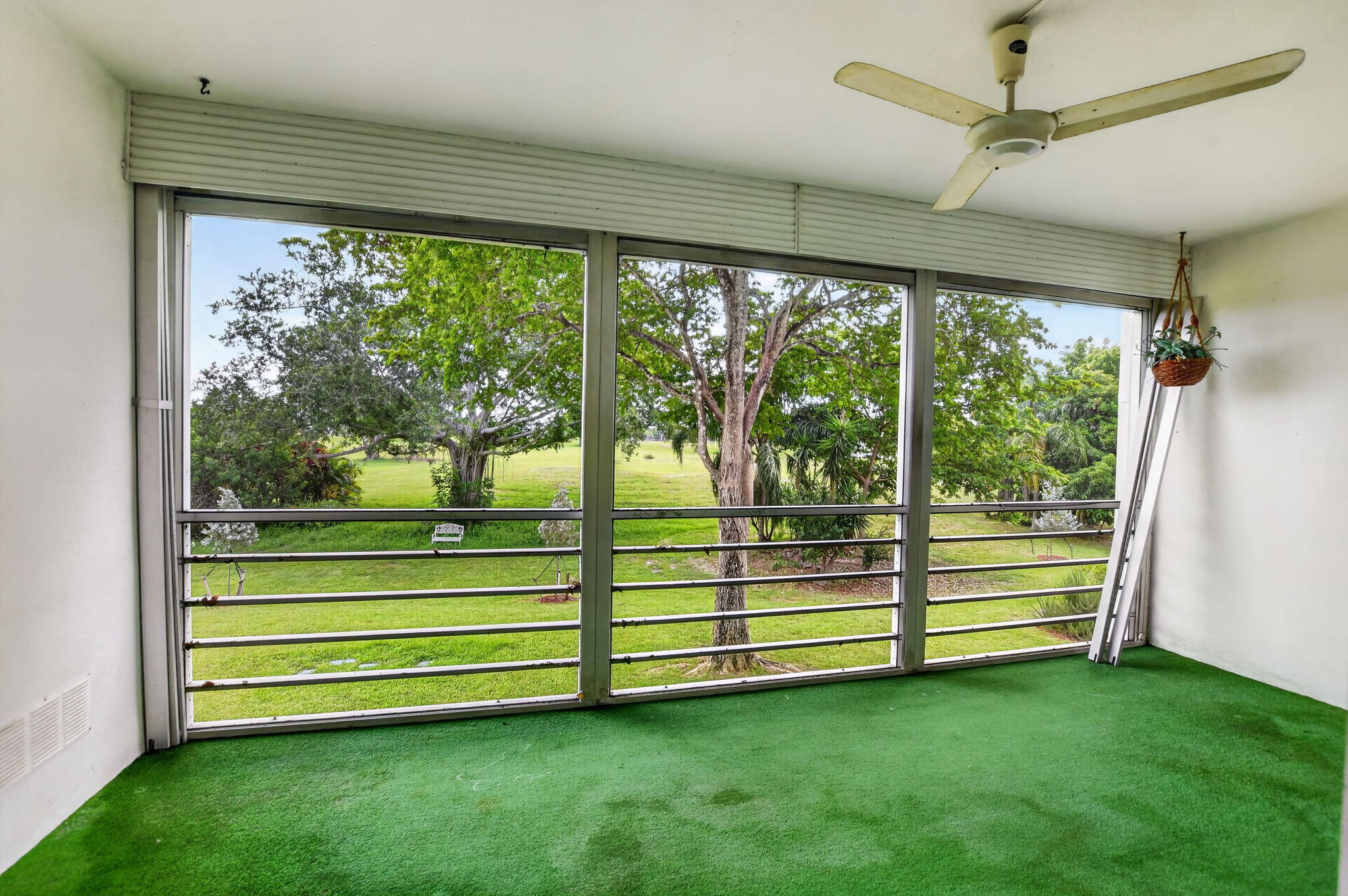 2049 Ventnor O Crescent 2049 Property Photo 7