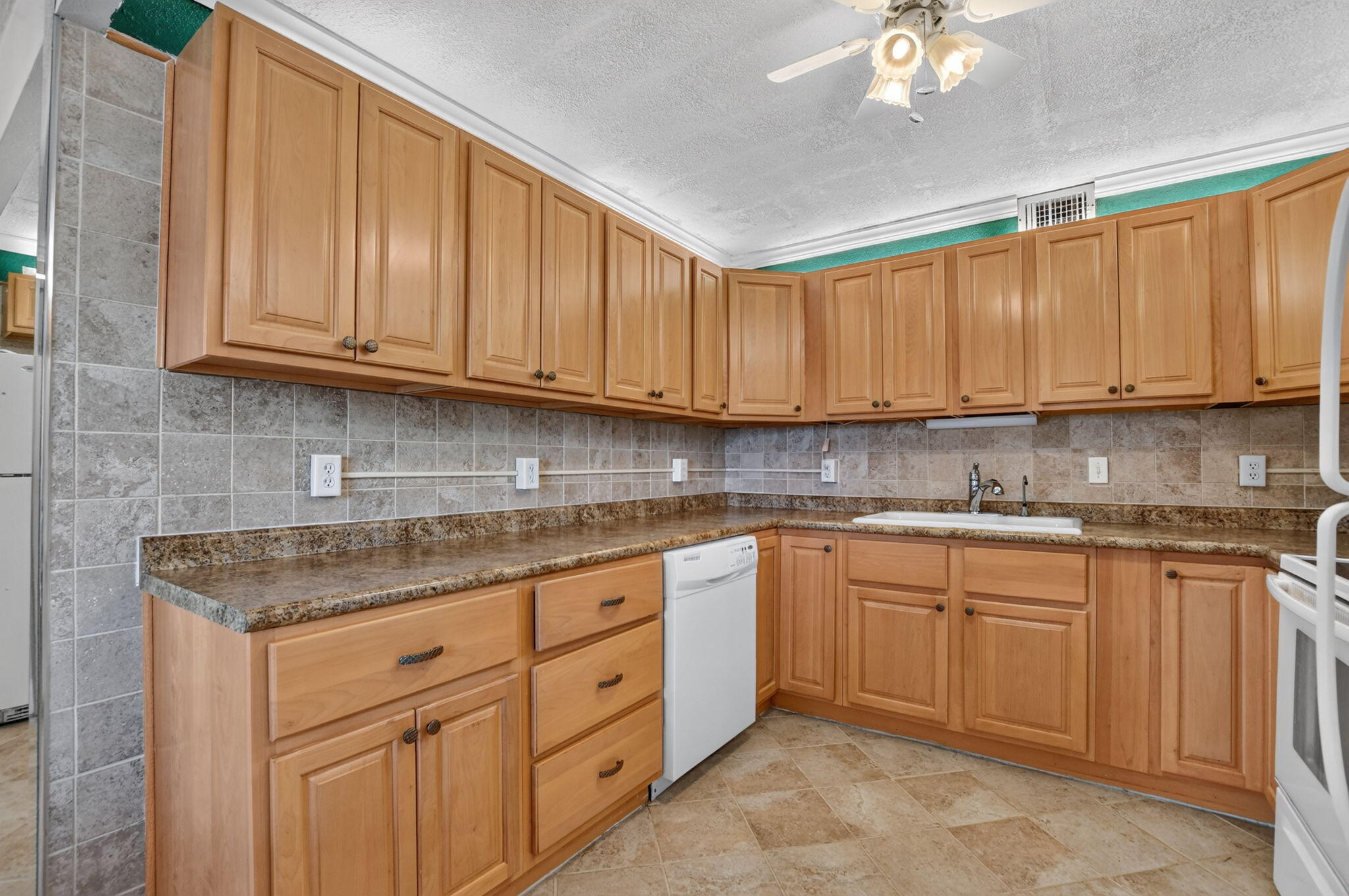 2049 Ventnor O Crescent 2049 Property Photo 9