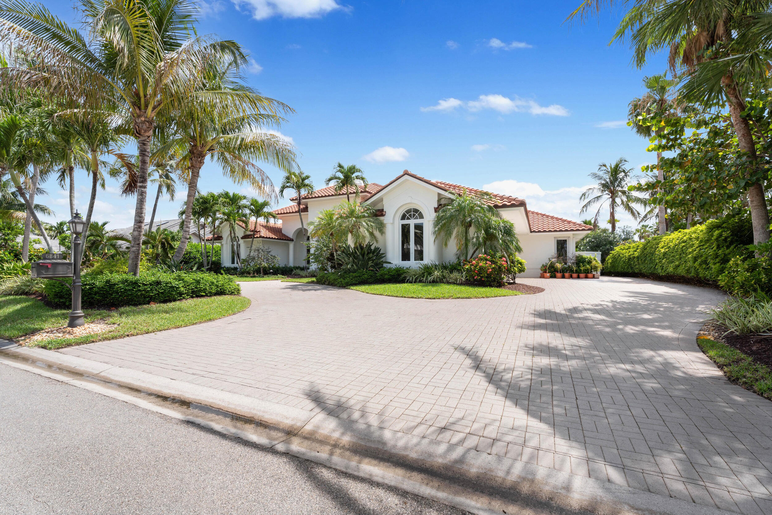 6841 Se Harbor Circle Property Photo 47