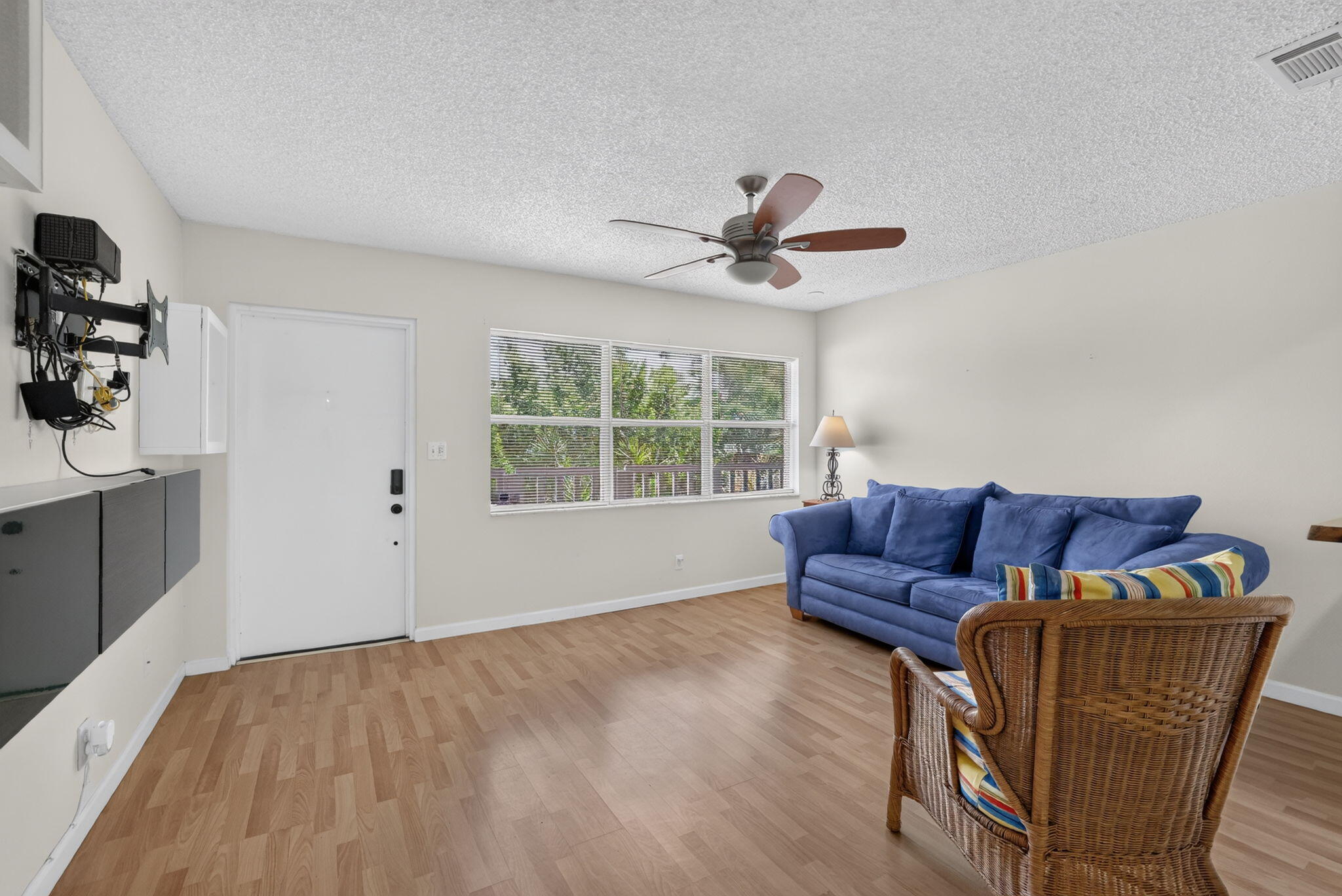 9141 Sunrise Lakes Boulevard 210 Property Photo 6